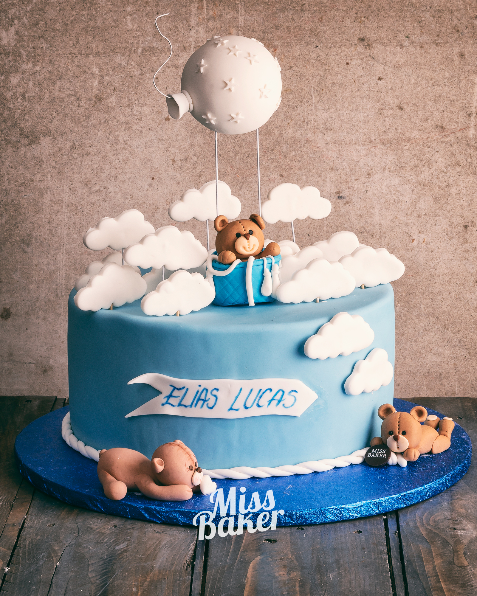 Toturi pentru copii — ursuleț modelat, balon aer cald alb, nume personalizat — Miss Baker Constanța