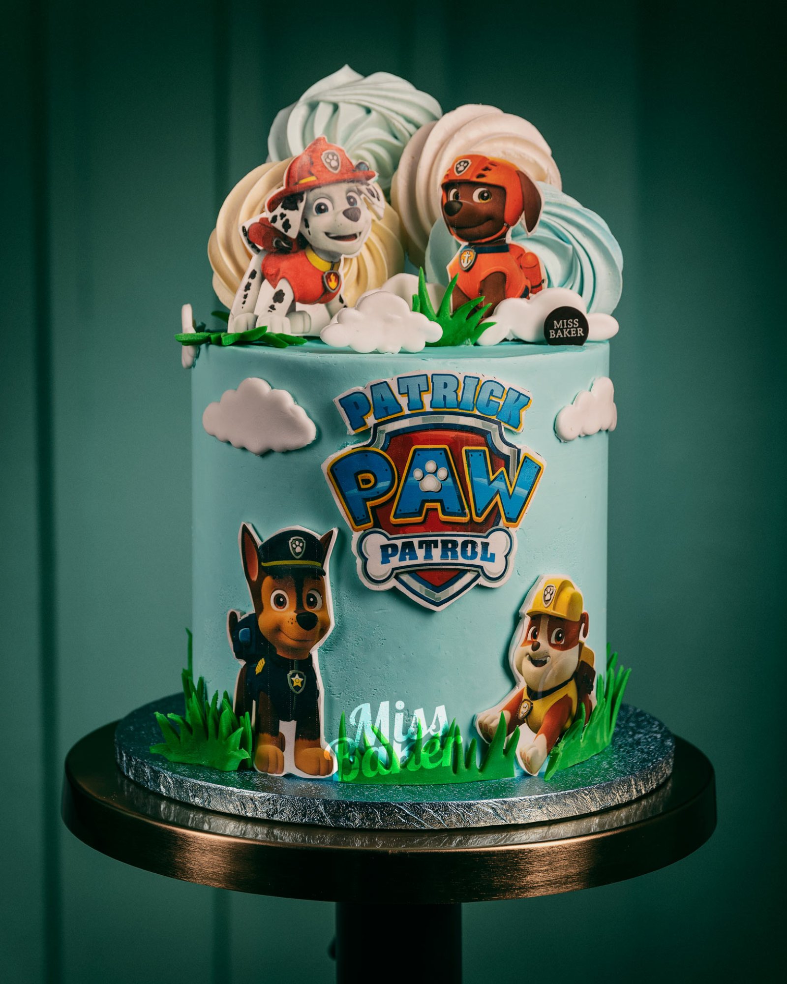 Toturi pentru copii — personaje Paw Patrol, bezele spiralate, fundal bleu deschis — Miss Baker Constanța