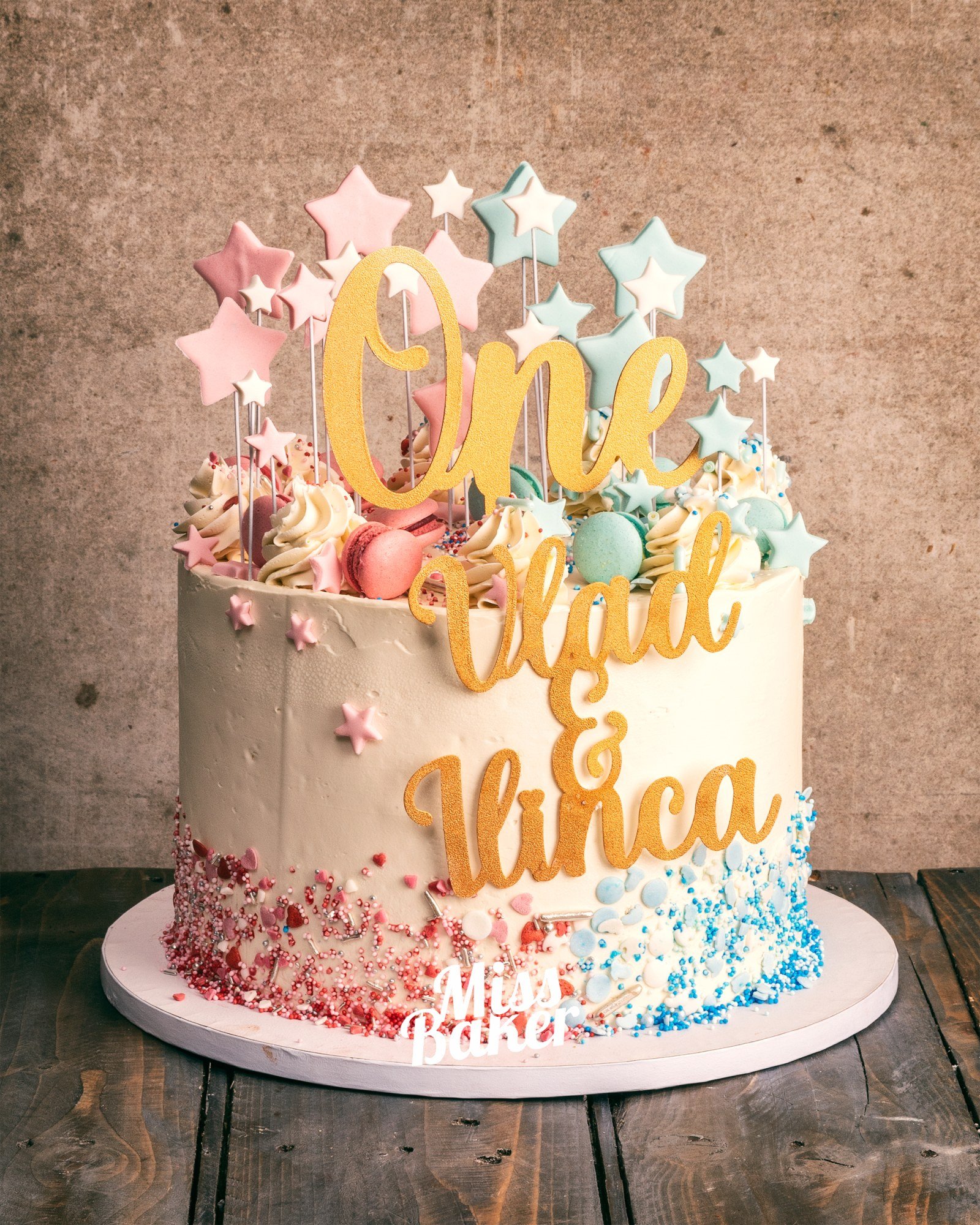 Toturi pentru copii — stele roz pastel, stele bleu pastel, topper galben personalizat — Miss Baker Constanța