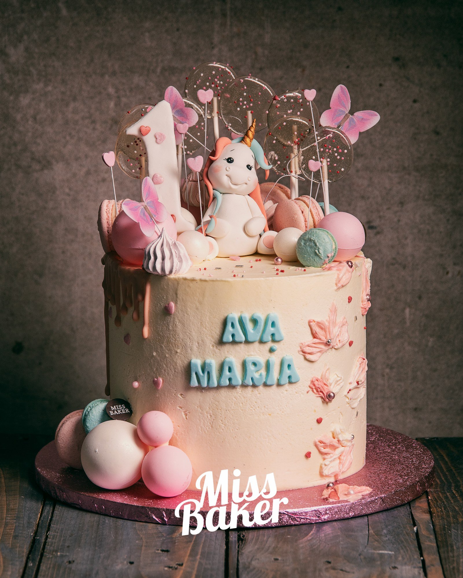 Toturi pentru copii — unicorn modelat, fluturi roz decorativi, baloane pastel — Miss Baker Constanța