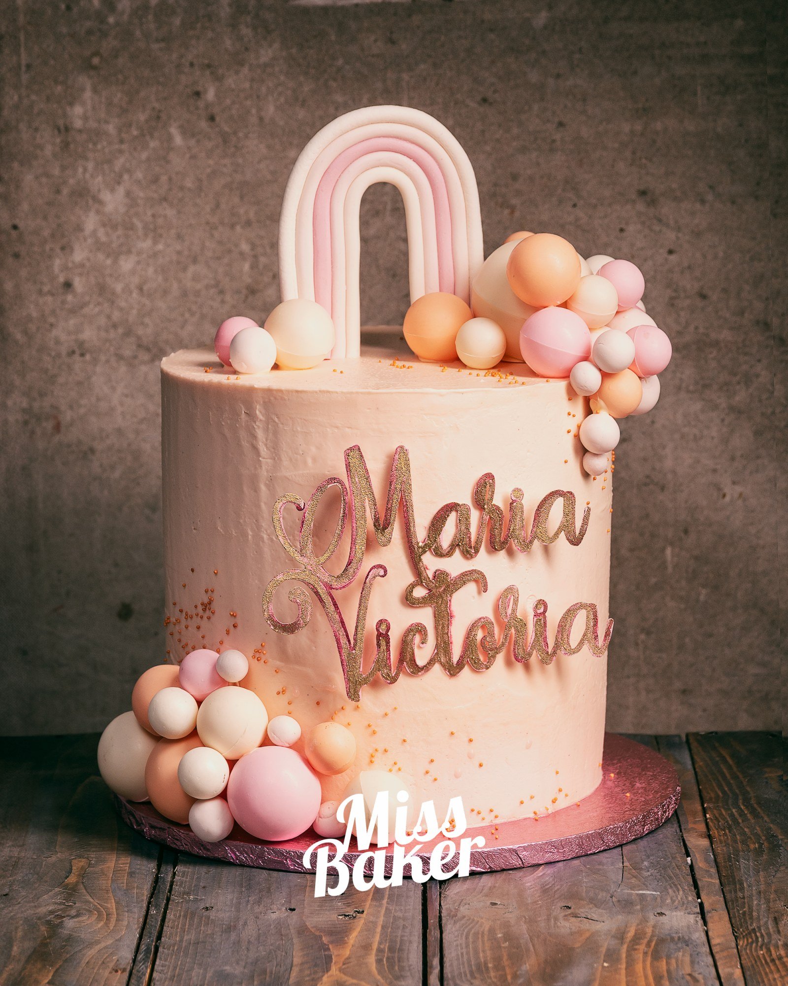 Toturi pentru copii — curcubeu roz pal, topper arc pastel, bule decorative roz — Miss Baker Constanța