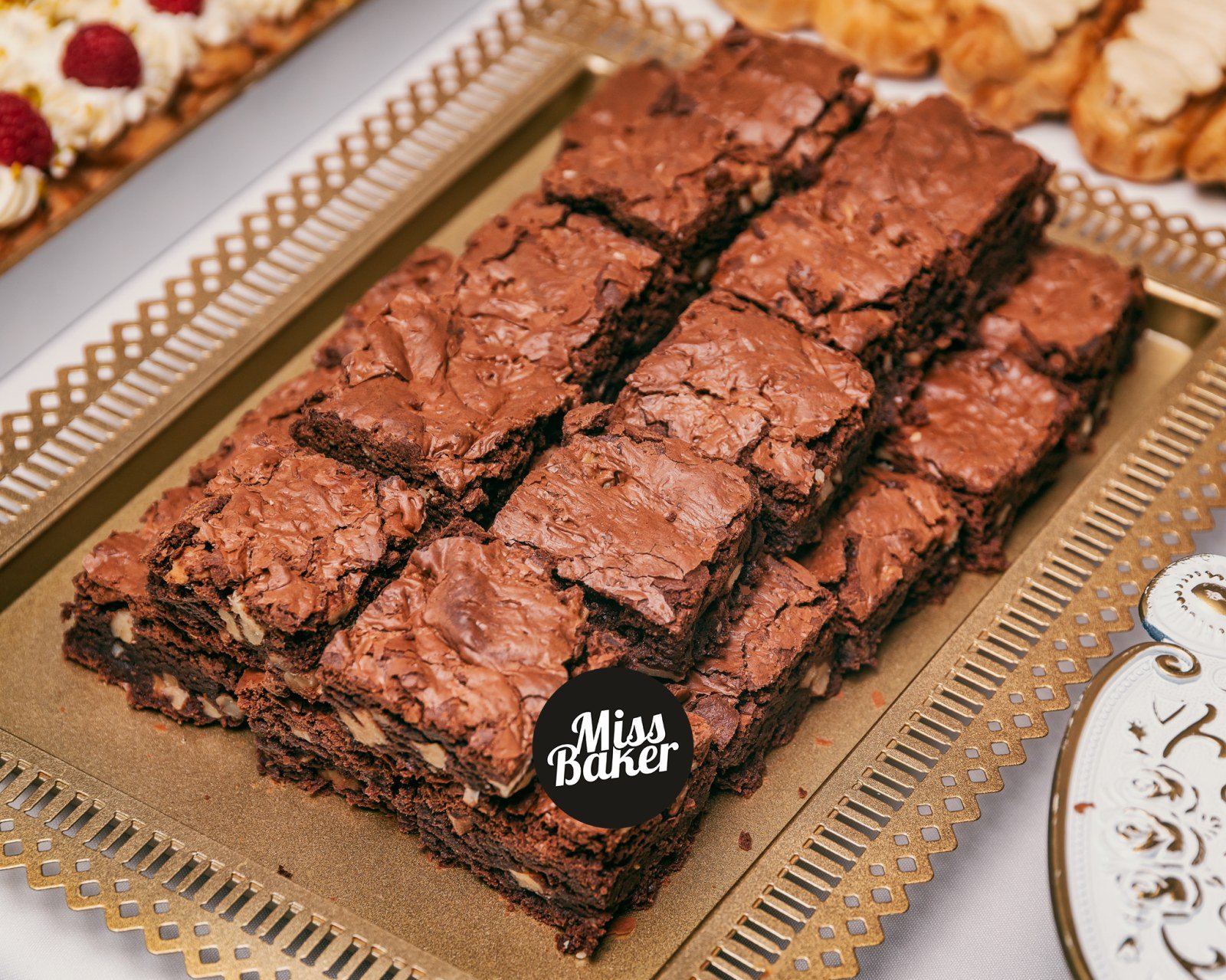 Candy Bar pentru nuntă — brownie, portie, aranjament simetric — Miss Baker Constanța
