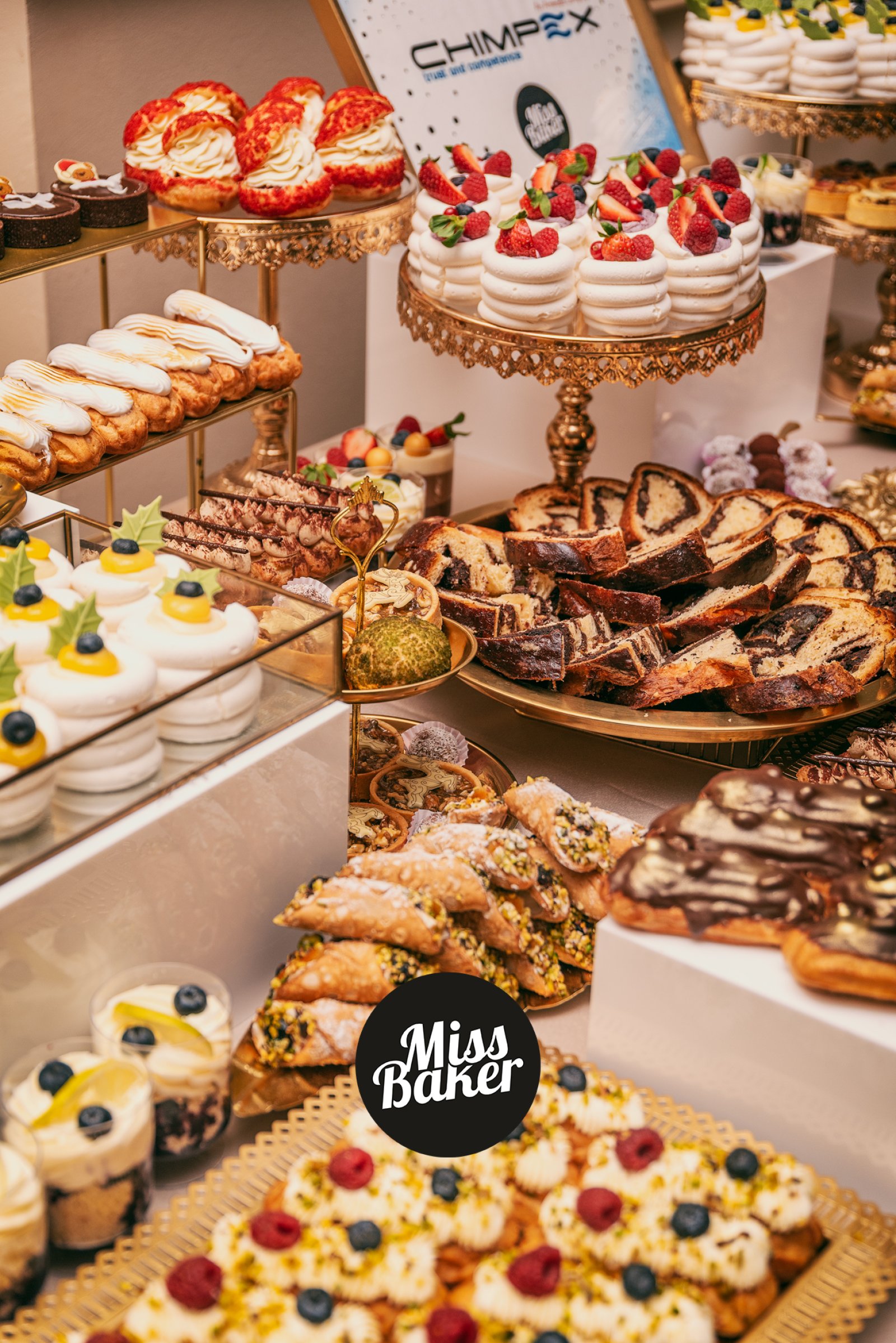 Candy Bar pentru nuntă — candy bar, aranjament vertical, aranjament superior — Miss Baker Constanța