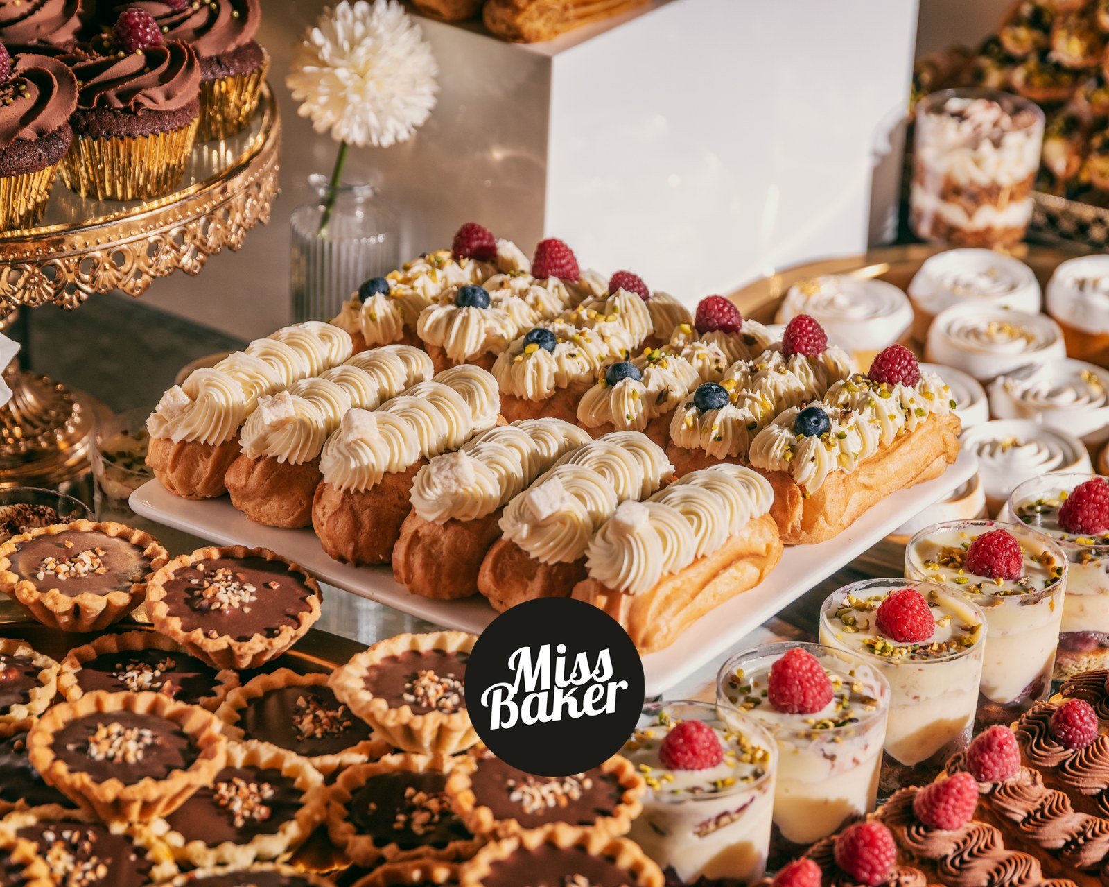 Candy Bar pentru nuntă — candy bar, ecler, tartă — Miss Baker Constanța
