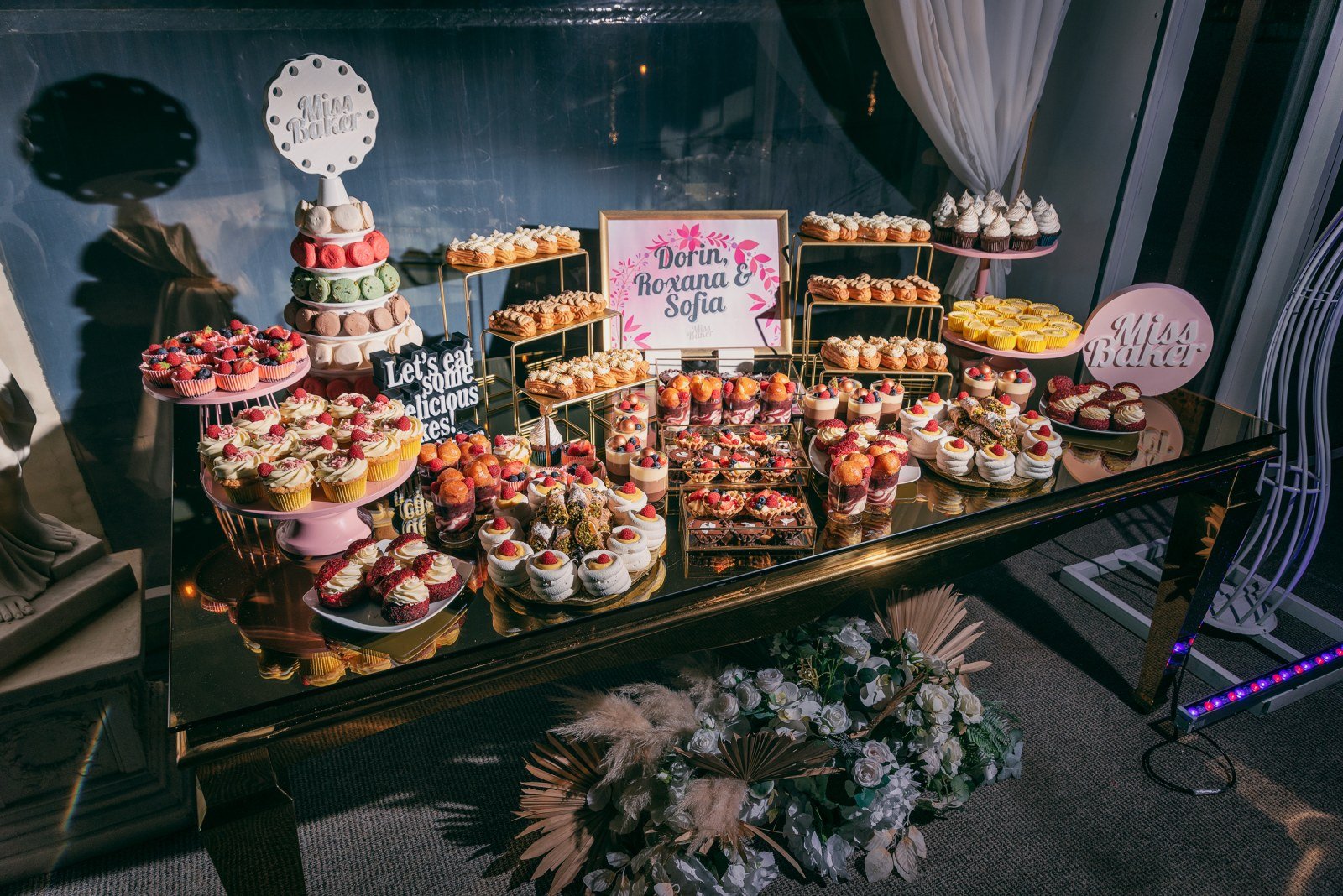 Candy Bar pentru nuntă — candy bar, personalizat, aranjament vertical — Miss Baker Constanța