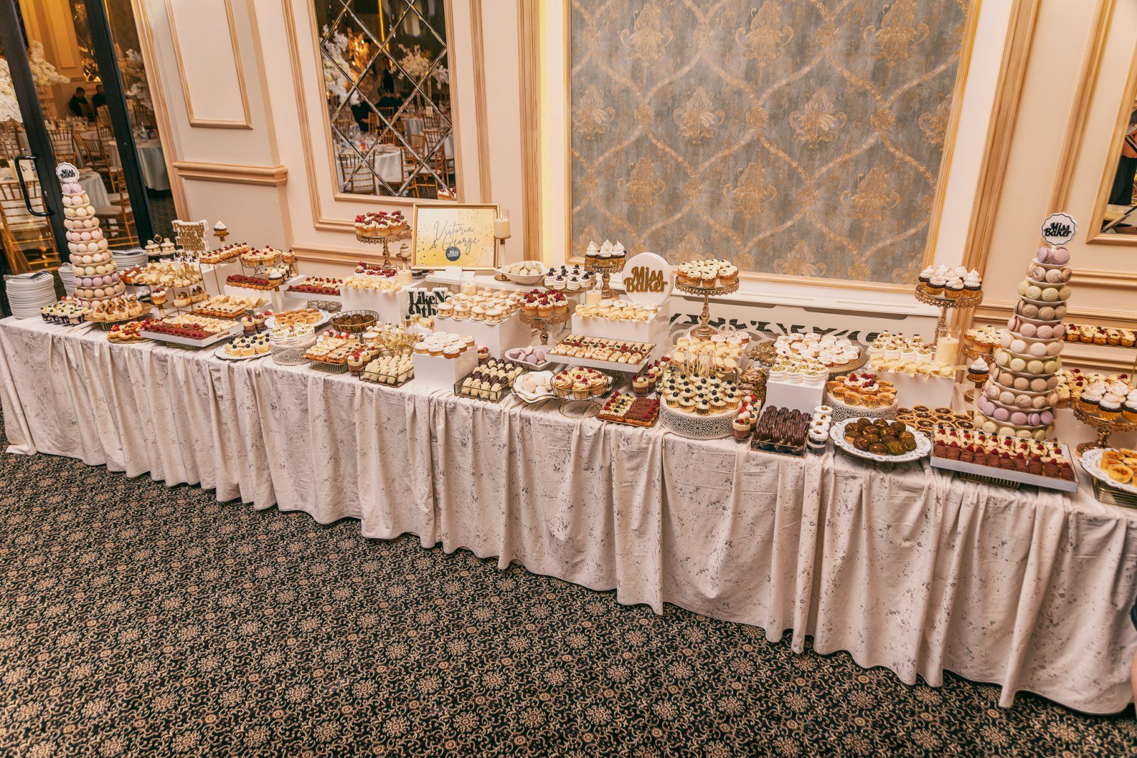 Candy Bar pentru nuntă — candy bar, masă deserturi, aranjament superior — Miss Baker Constanța
