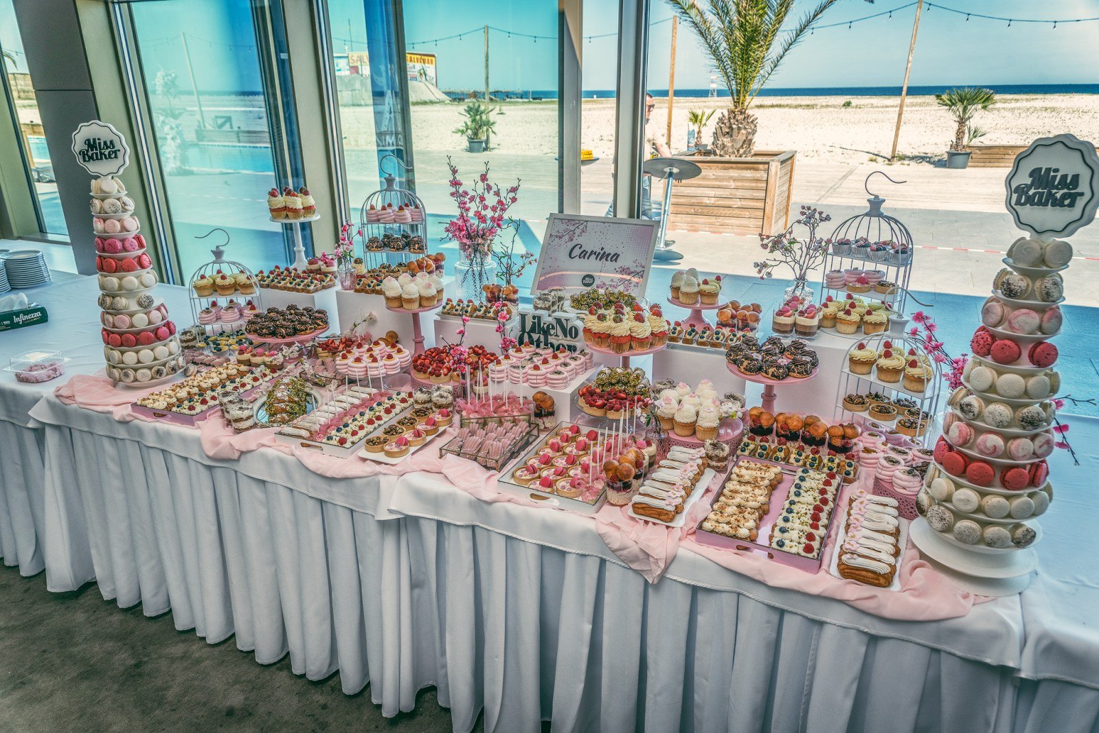 Candy Bar pentru nuntă — candy bar, aranjament vertical, aranjament simetric — Miss Baker Constanța
