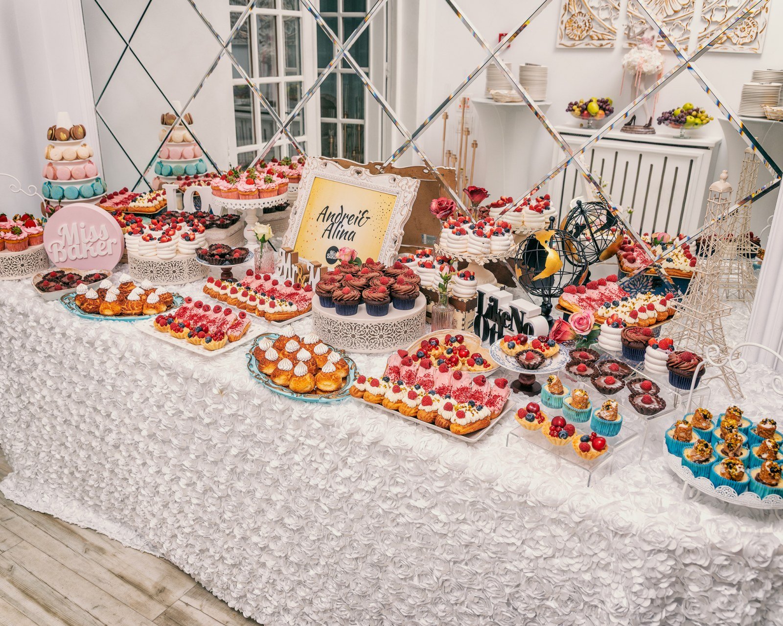 Candy Bar pentru nuntă — candy bar, decor nuntă, masă deserturi — Miss Baker Constanța