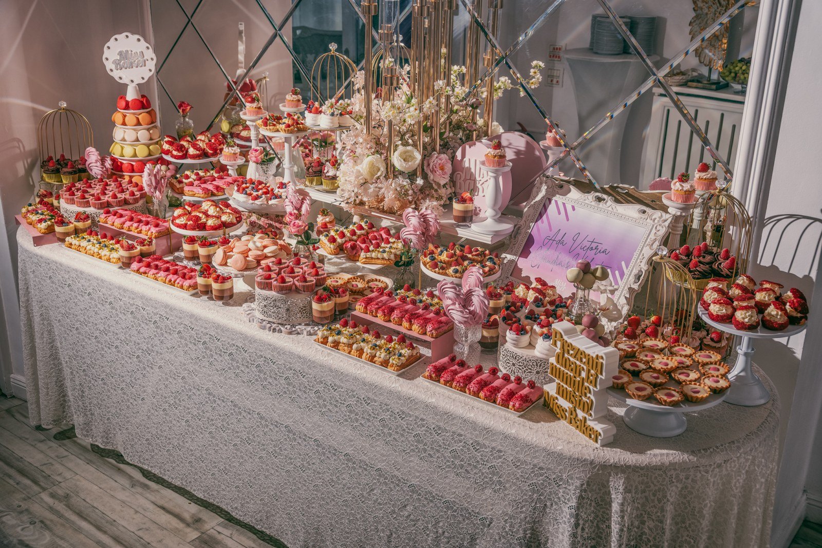 Candy Bar pentru nuntă — candy bar, masă dulciuri, decor nuntă — Miss Baker Constanța