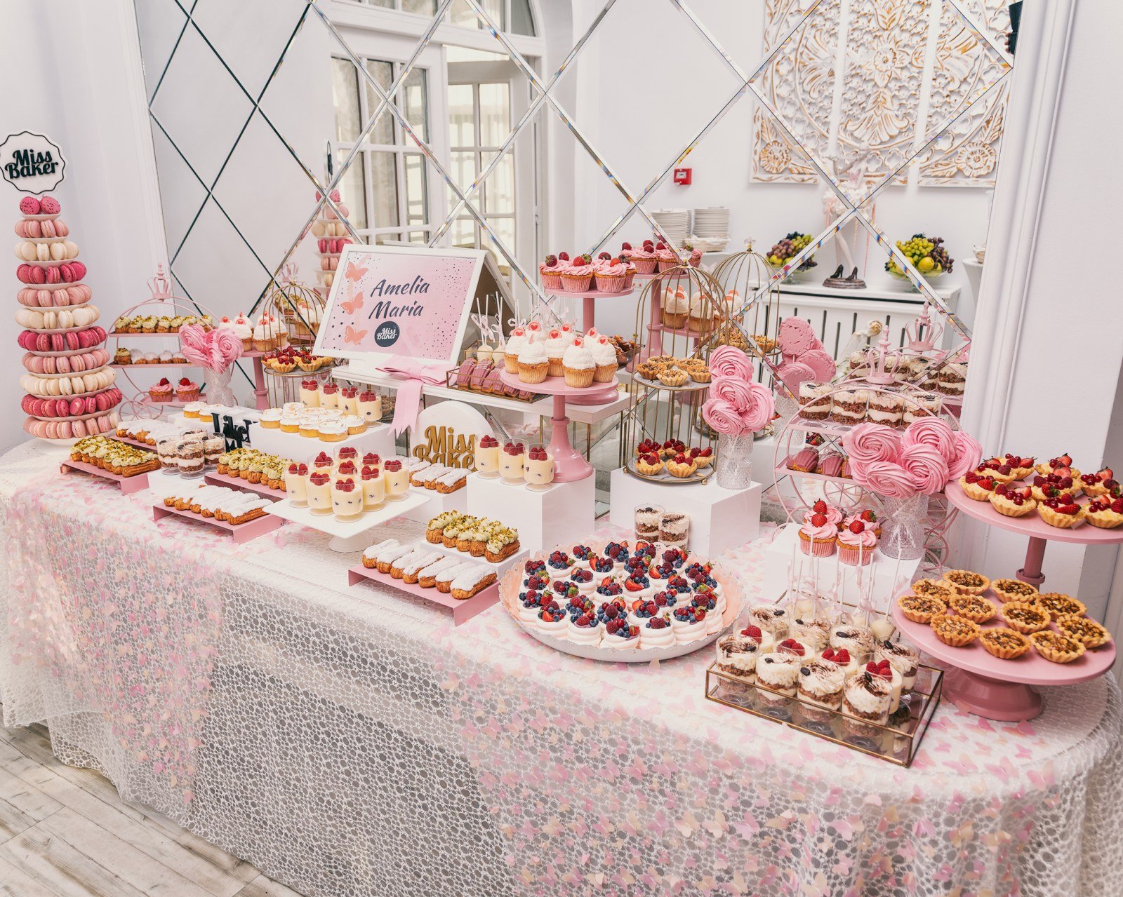 Candy Bar pentru nuntă — candy bar, decor aniversar, personalizat — Miss Baker Constanța