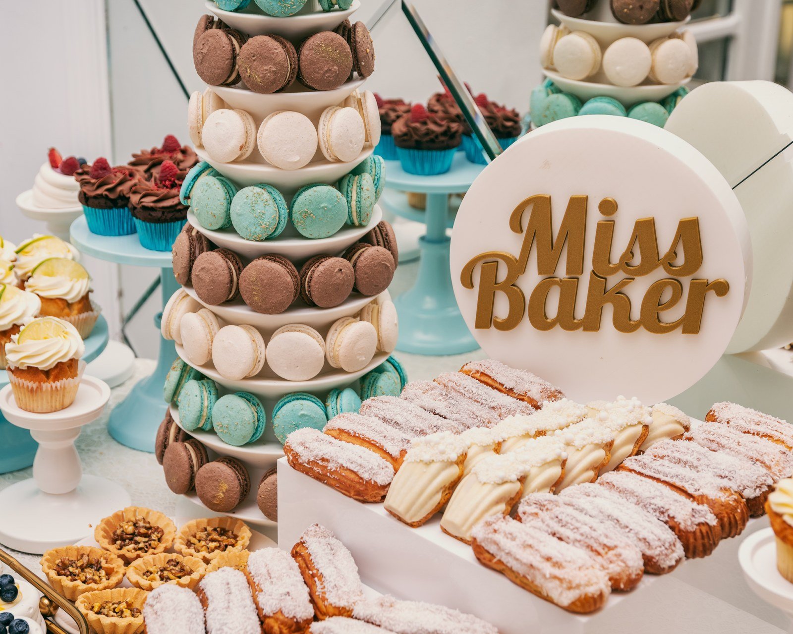 Candy Bar pentru nuntă — candy bar, turn macarons, macarons — Miss Baker Constanța