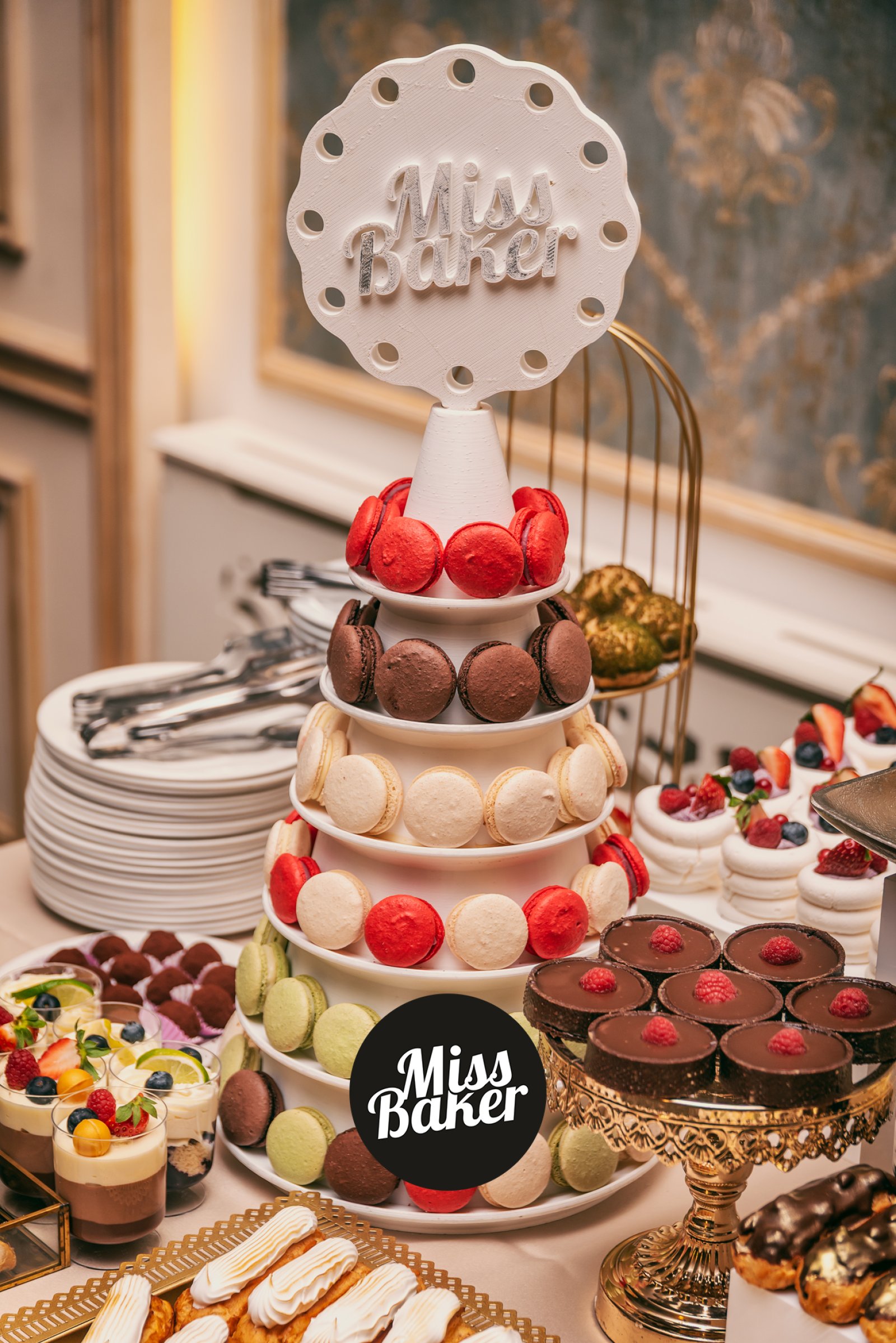 Candy Bar pentru nuntă — candy bar, turn macarons, cinci niveluri — Miss Baker Constanța