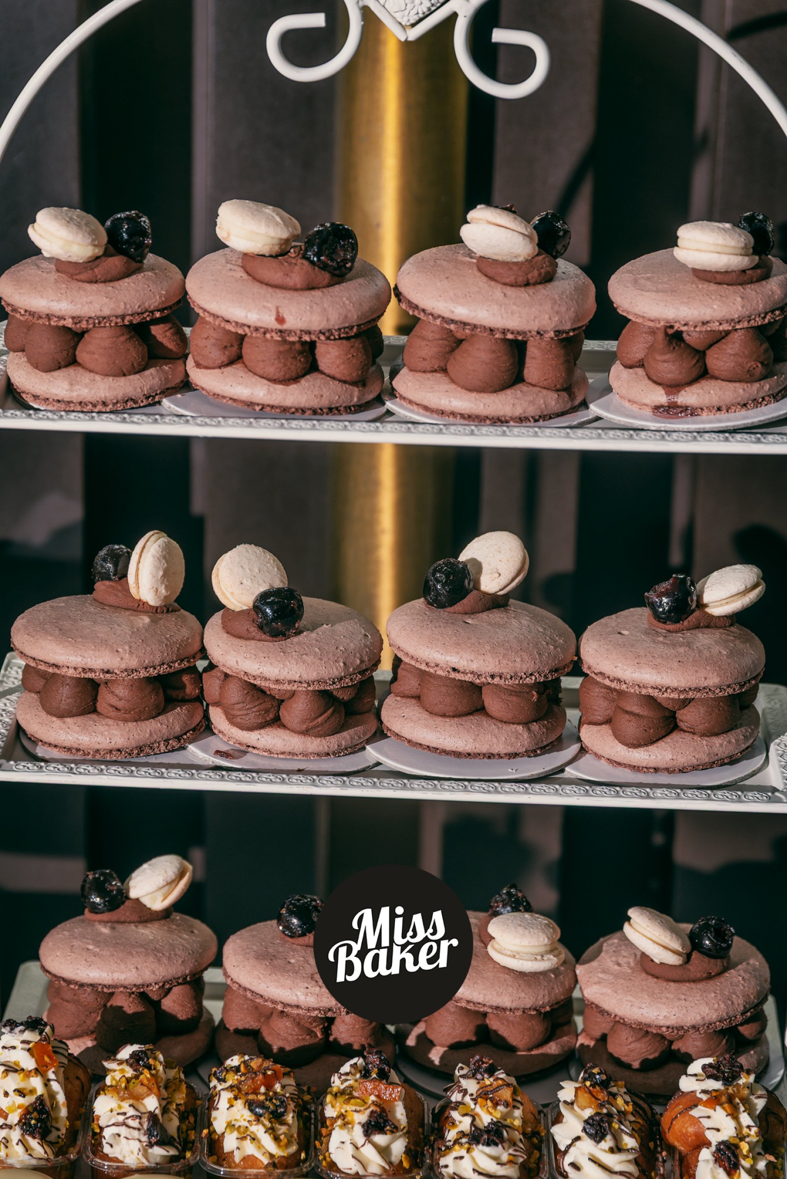 Candy Bar pentru nuntă — macaron, trei niveluri, etajat — Miss Baker Constanța