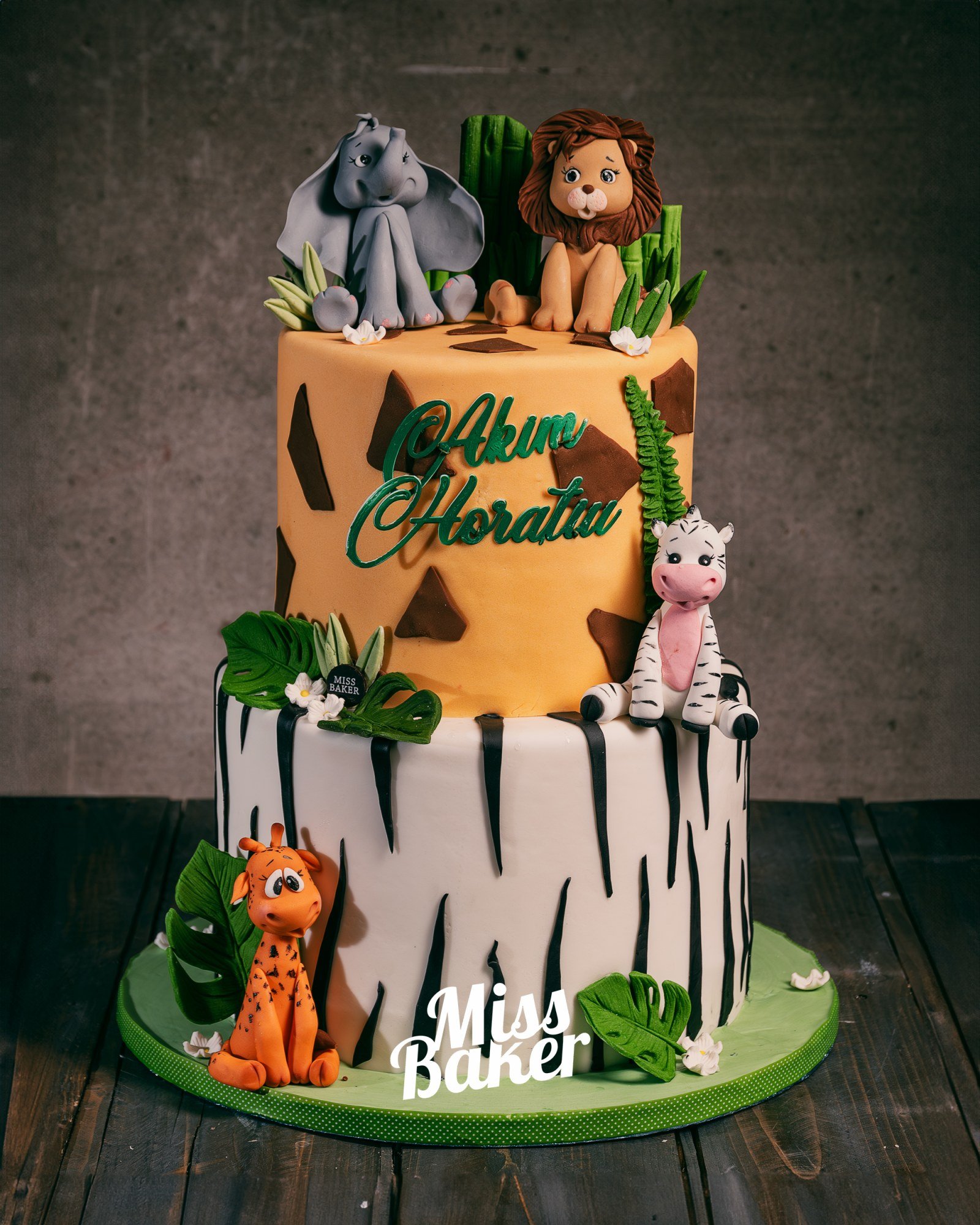 Torturi de botez — figurina leu, figurina elefant, figurina girafă — Miss Baker Constanța