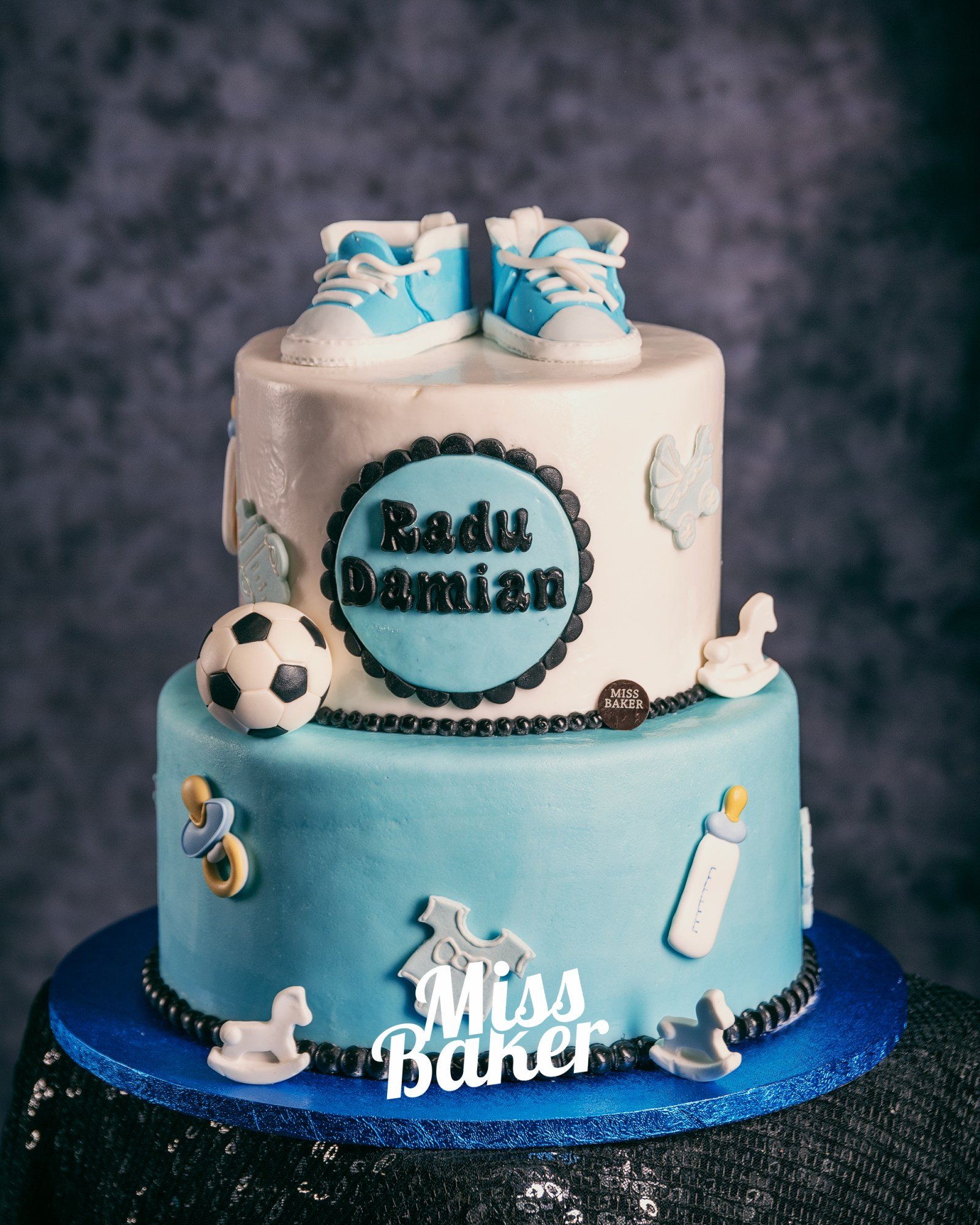 Torturi de botez — tort etajat, două niveluri, personalizat — Miss Baker Constanța