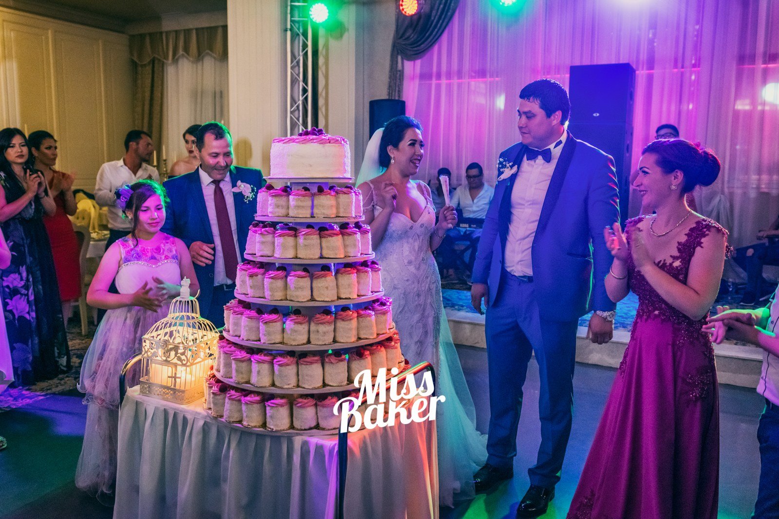 La Prezentara Tortului — tort etajat, decor nuntă, patru niveluri — Miss Baker Constanța