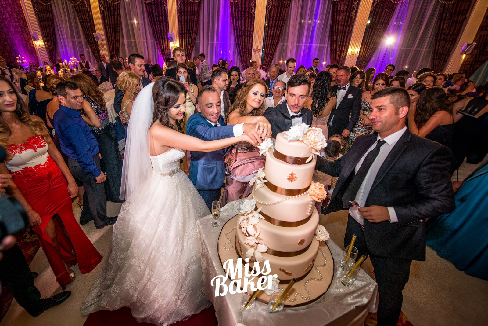 La Prezentara Tortului — tort etajat, patru niveluri, decor nuntă — Miss Baker Constanța