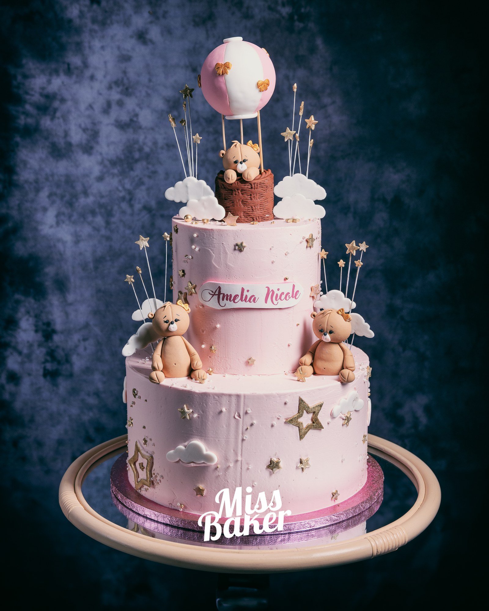 Torturi de botez — ursuleț modelat, balon aer cald, nume personalizat — Miss Baker Constanța