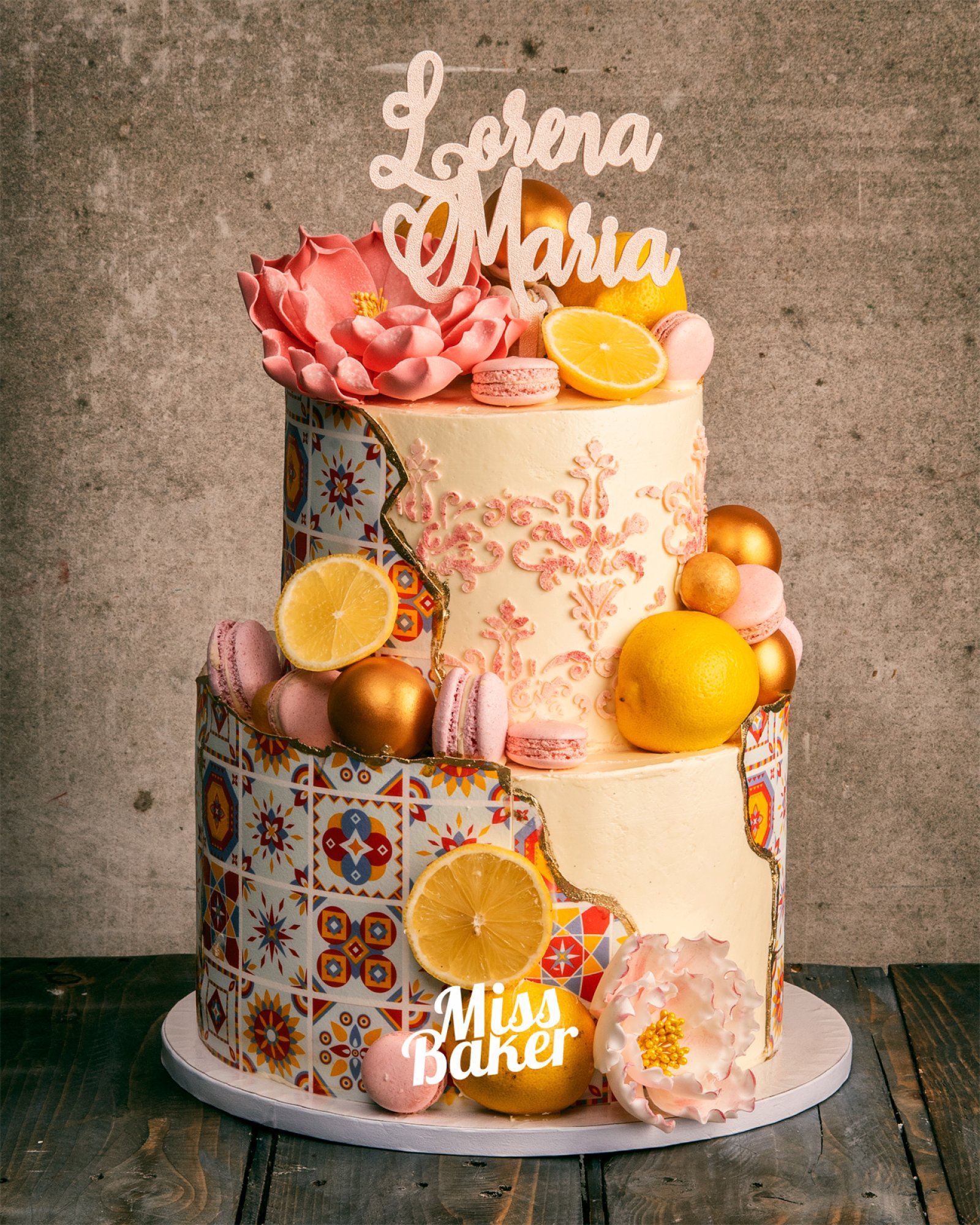Torturi de botez — mozaic geometric multicolor, felie lămâie proaspătă, macaron roz pal — Miss Baker Constanța