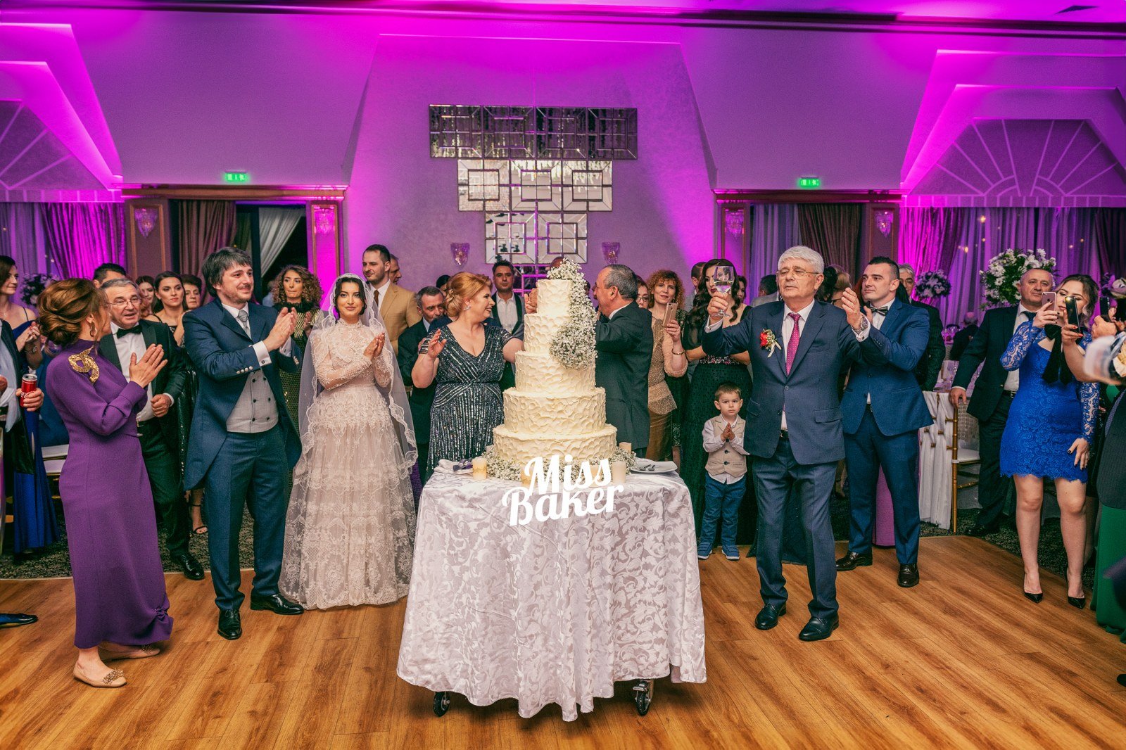 La Prezentara Tortului — tort etajat, patru niveluri, decor nuntă — Miss Baker Constanța