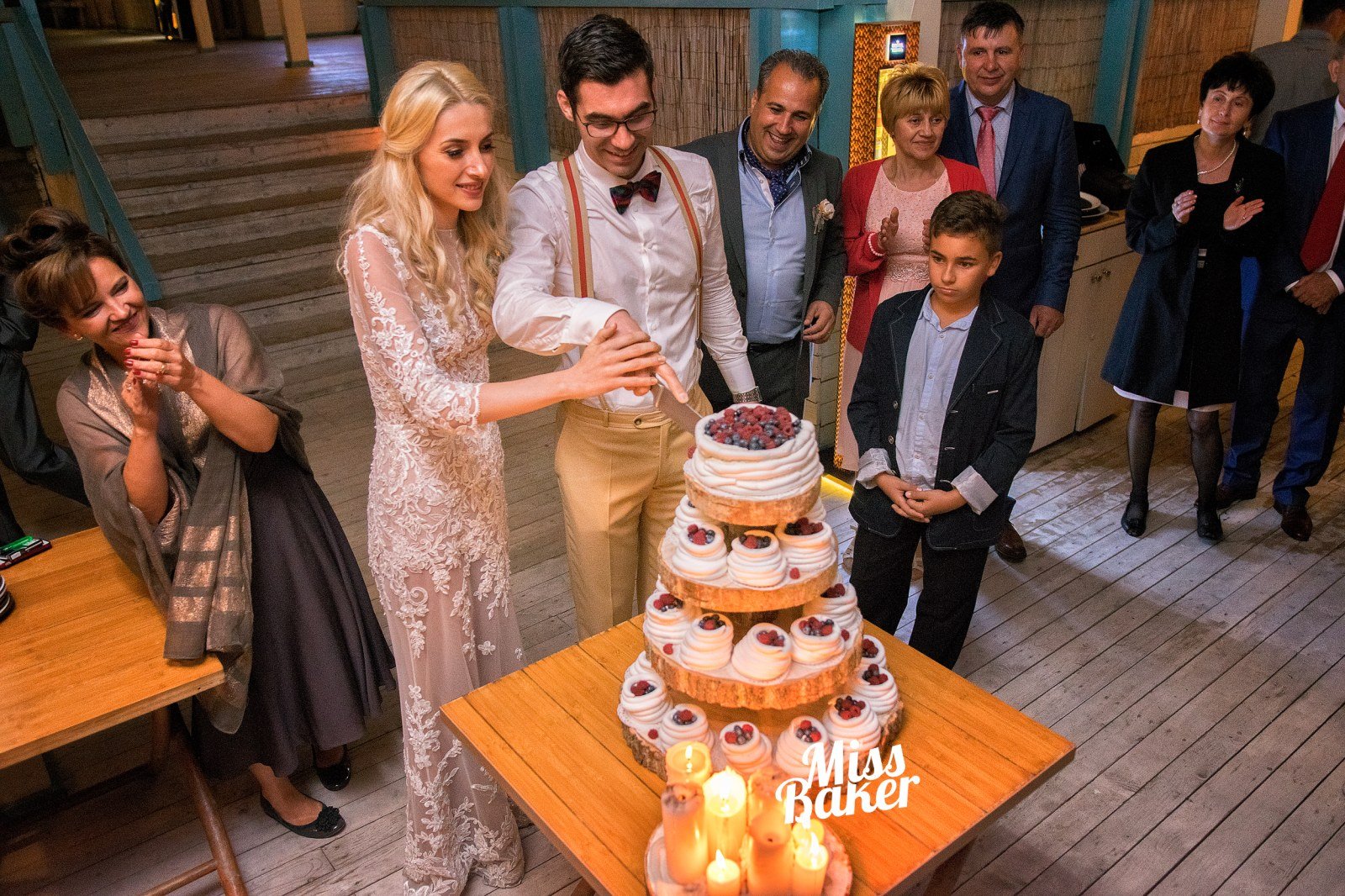 La Prezentara Tortului — patru niveluri, aranjament superior, aranjament circular — Miss Baker Constanța