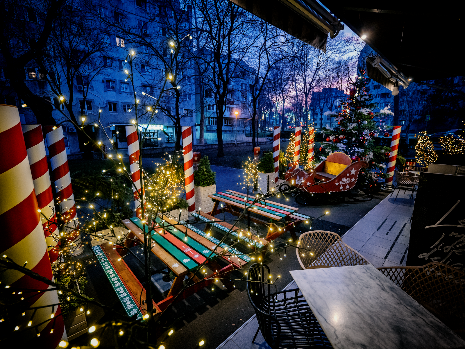 Studio pe Mamaia 70 — candy bar, decorativ, detaliu lucios — Miss Baker Constanța