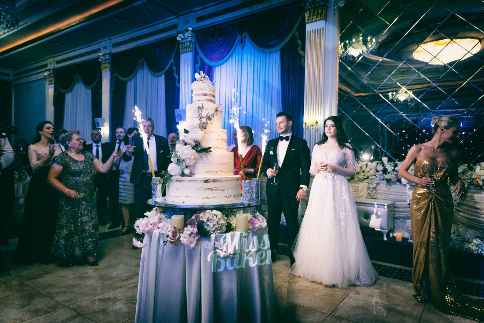 La Prezentara Tortului — tort etajat, patru niveluri, decor nuntă — Miss Baker Constanța