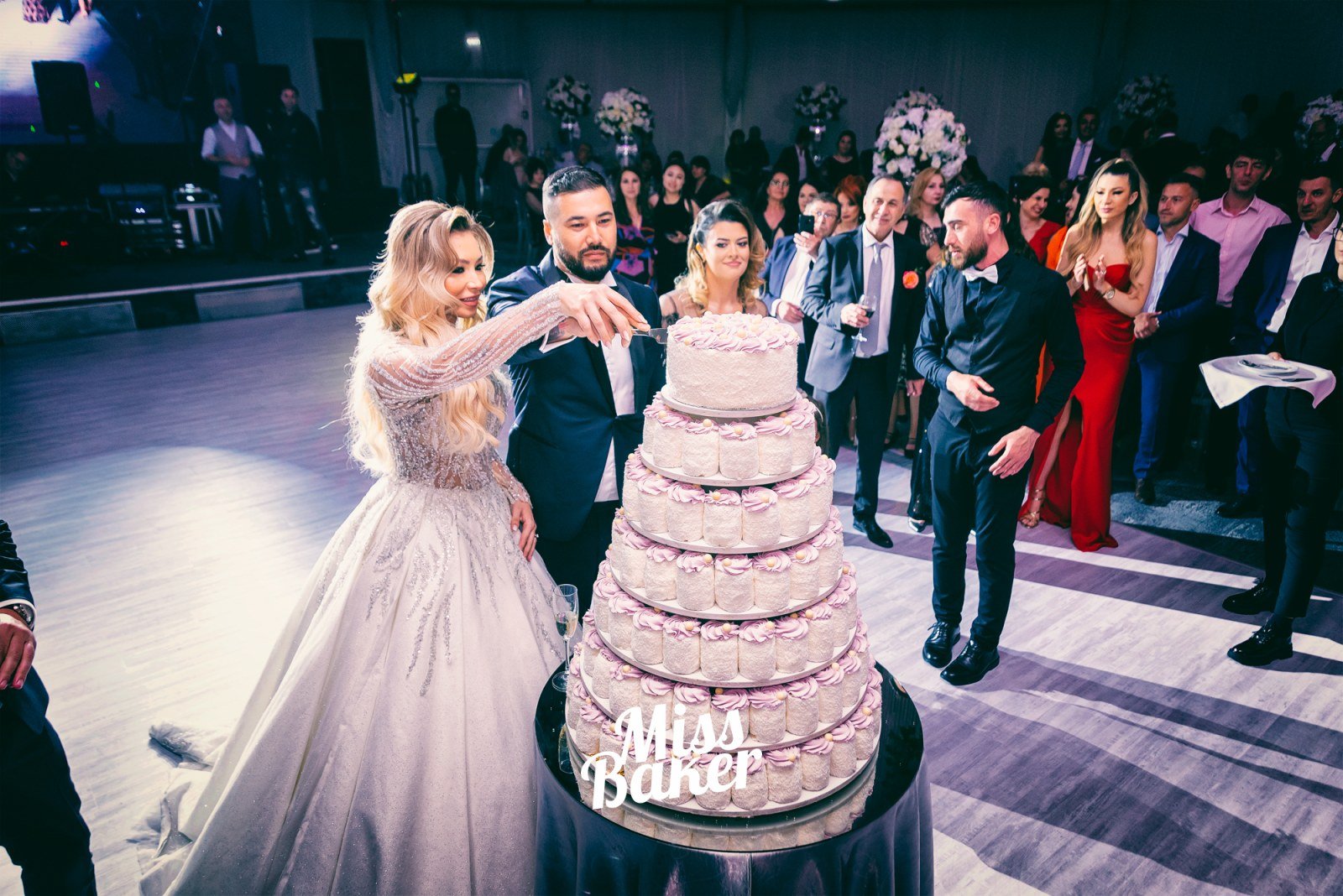 La Prezentara Tortului — tort etajat, șase niveluri, decor nuntă — Miss Baker Constanța