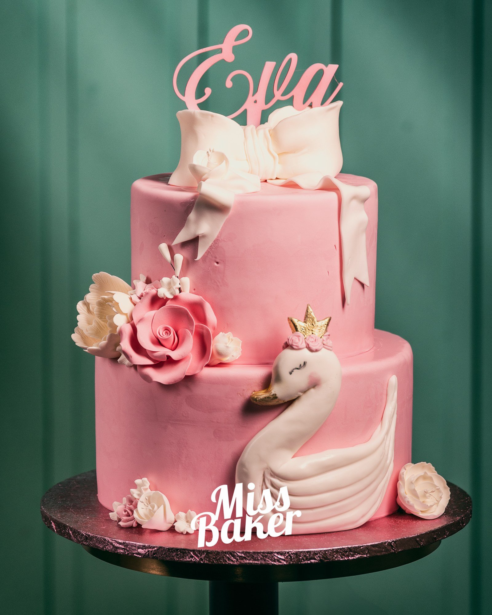 Toturi pentru copii — roz pastel, două niveluri, lebădă sculptată — Miss Baker Constanța