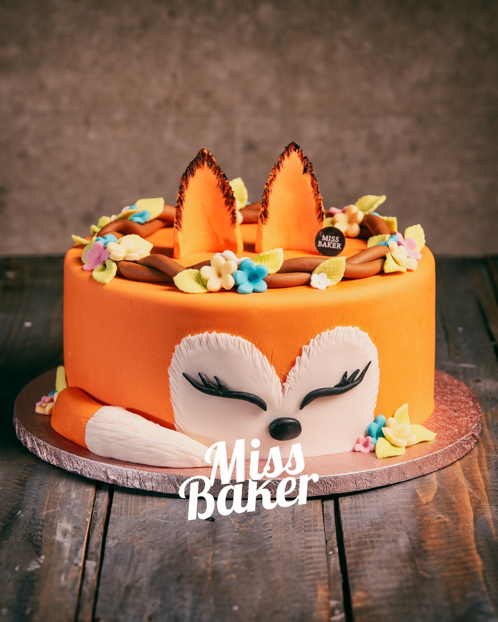 Toturi pentru copii — tort aniversar, rotund, personalizat — Miss Baker Constanța