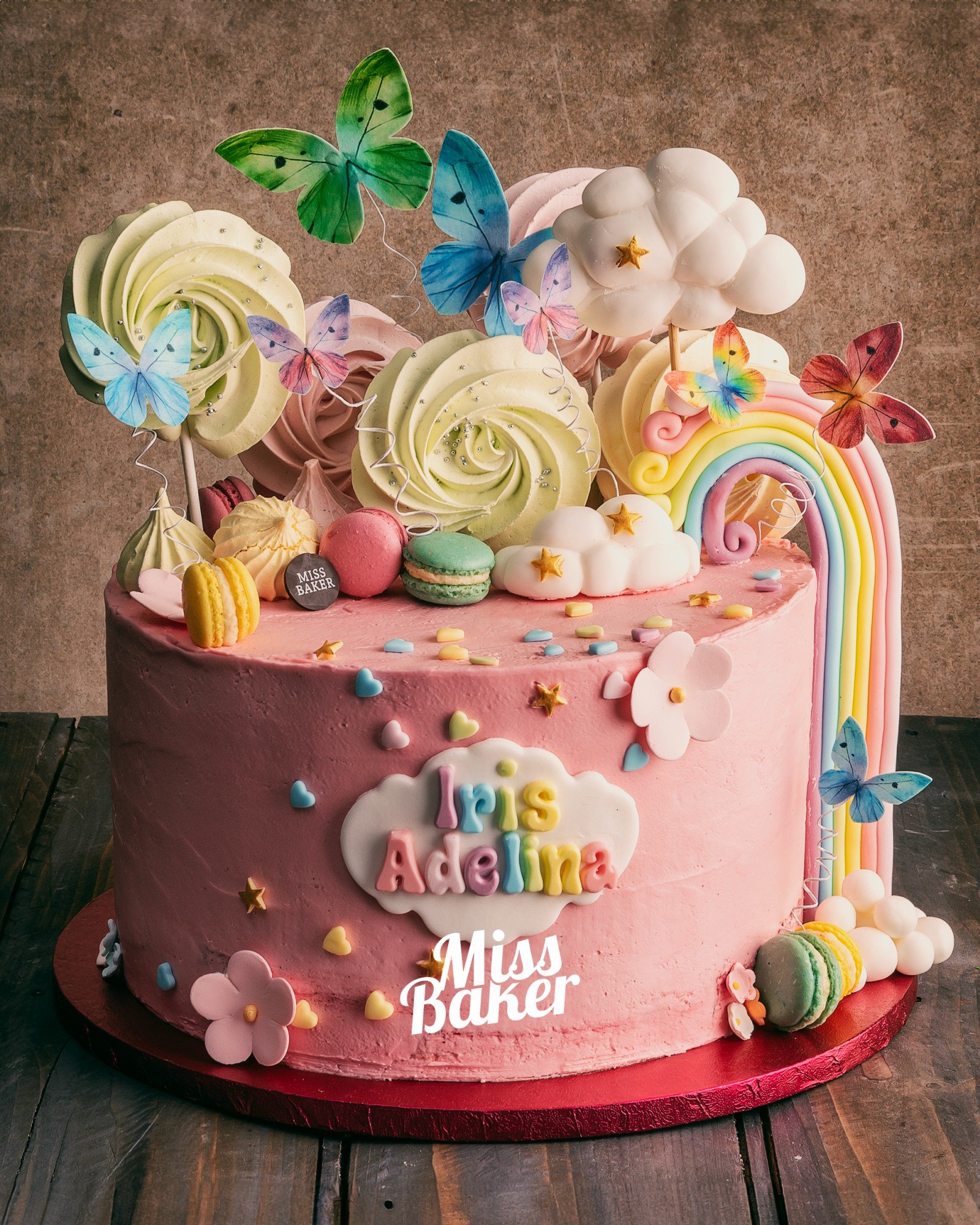 Toturi pentru copii — bază roz, fluturi colorați, spirale verzi — Miss Baker Constanța
