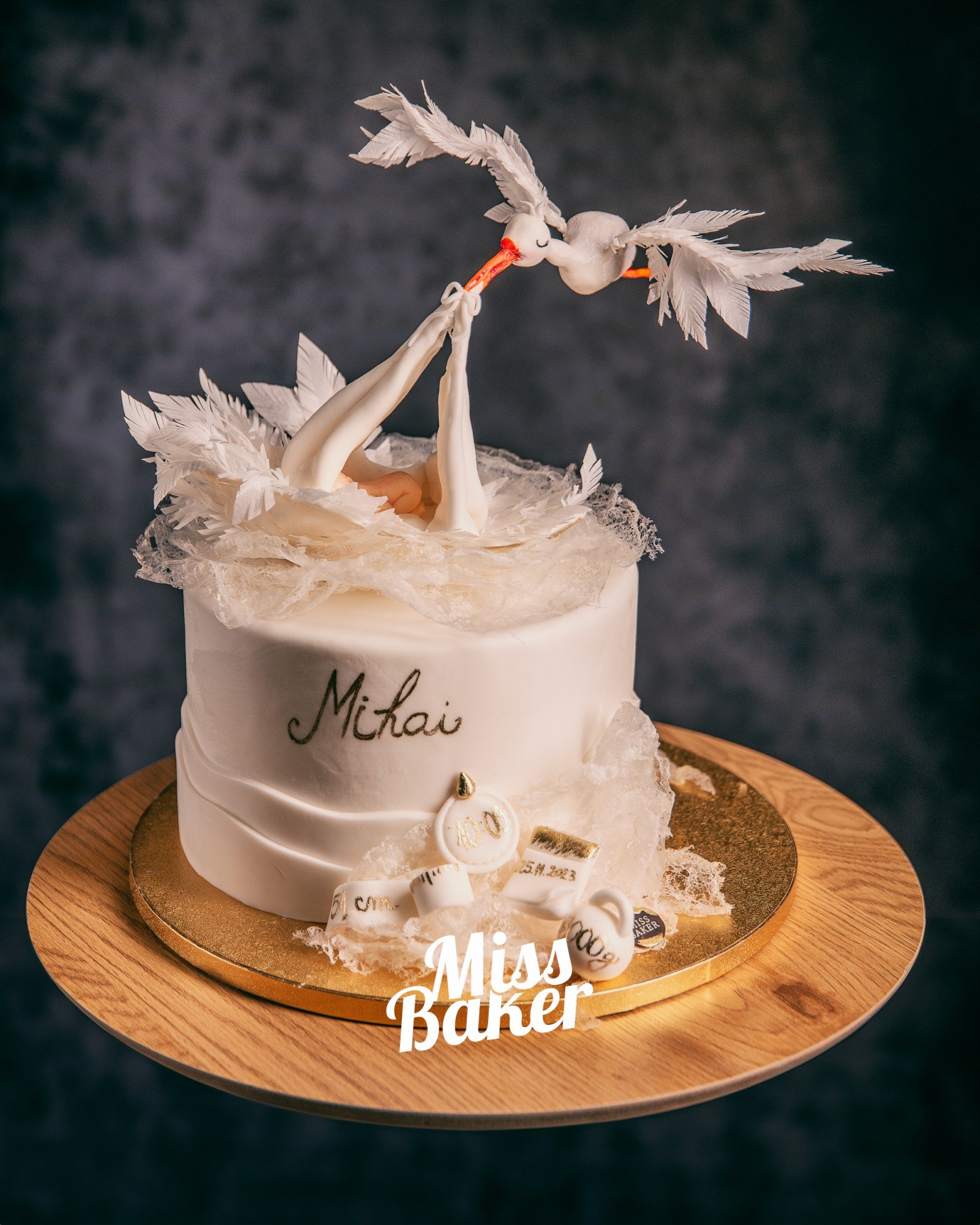 Torturi de botez — berze modelate, aripi sculptate, decor translucid — Miss Baker Constanța