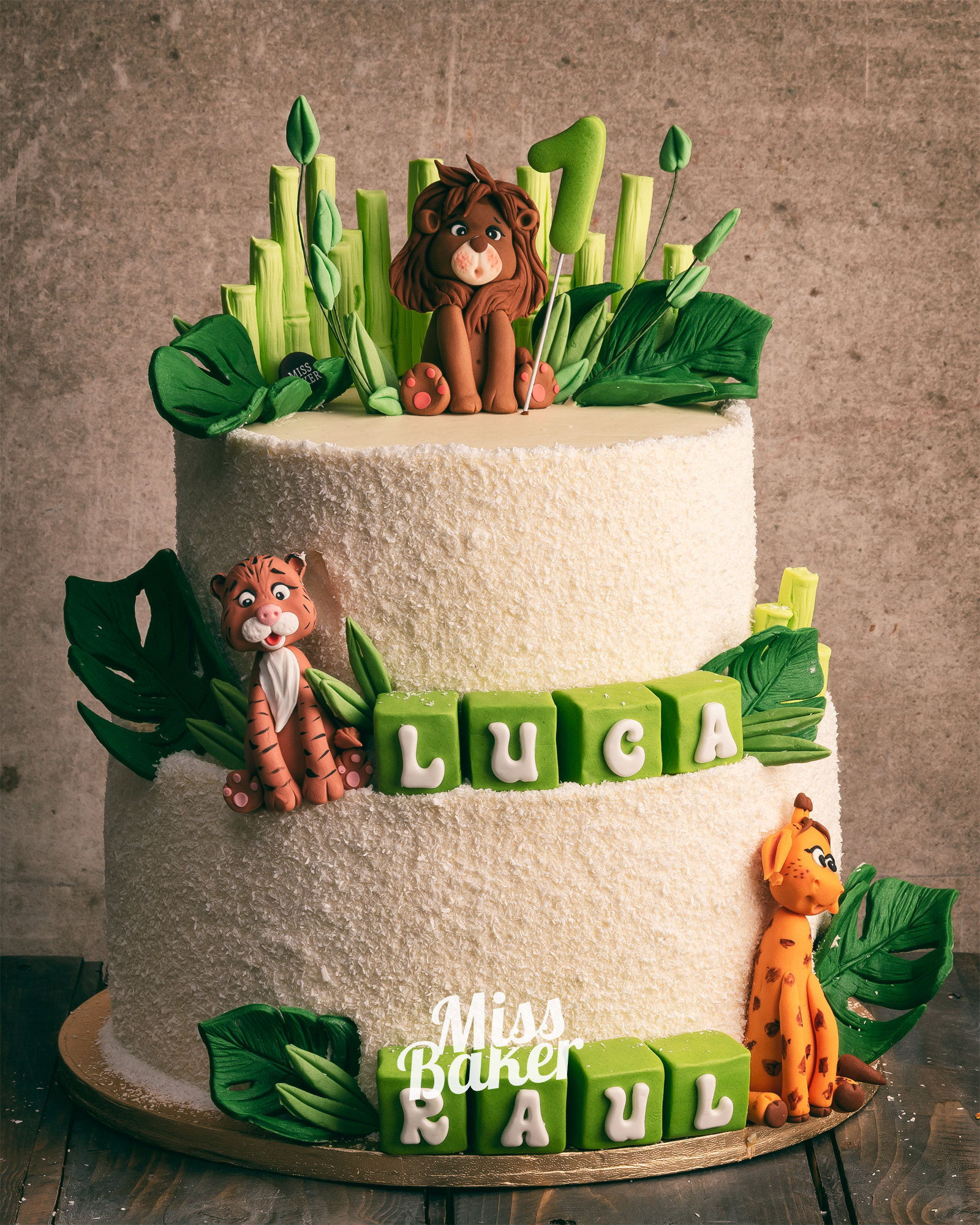 Torturi de botez — tort etajat, două niveluri, personalizat — Miss Baker Constanța