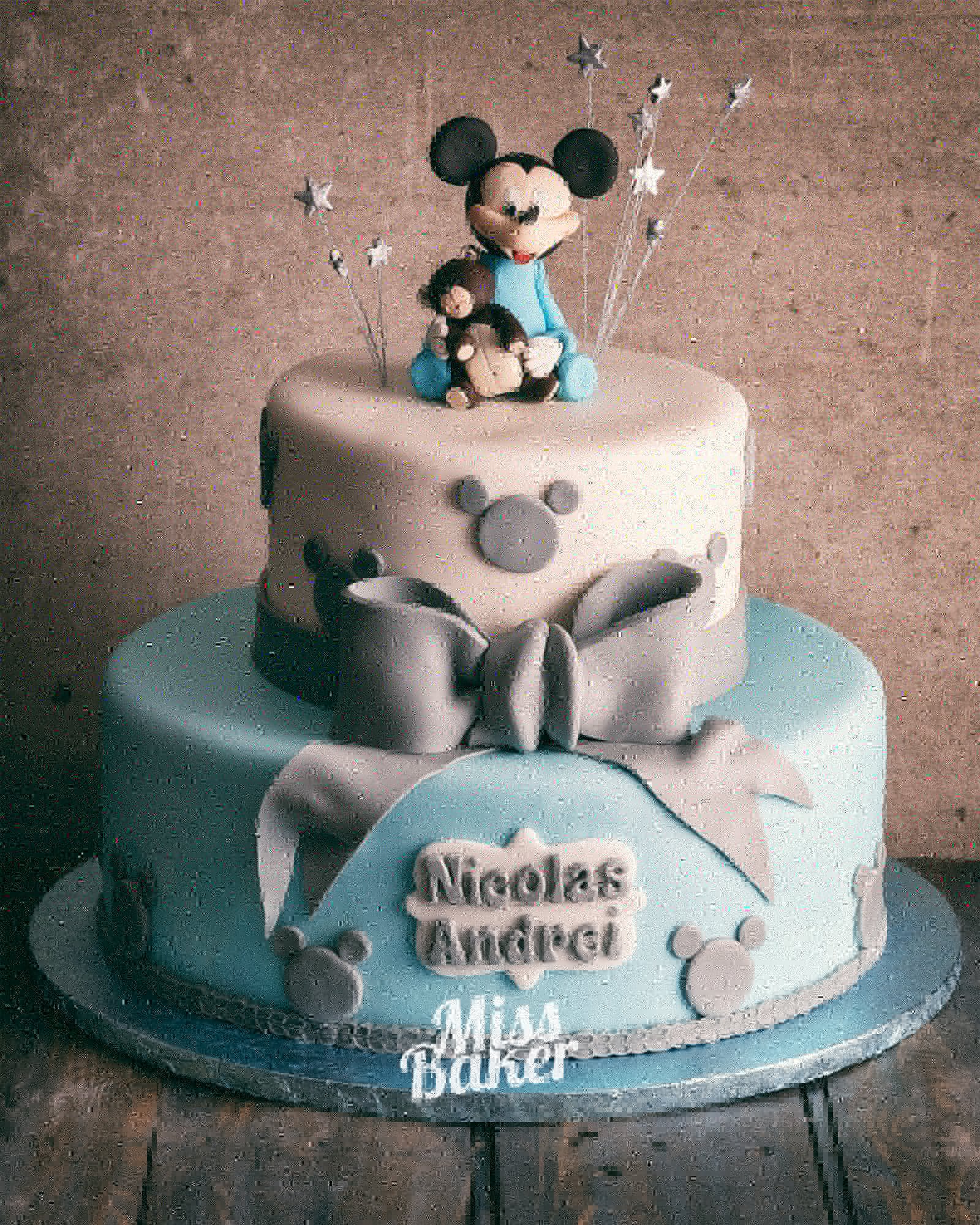 Torturi de botez — figurina Mickey Mouse, figurina ursuleț, fundă volumetrică — Miss Baker Constanța
