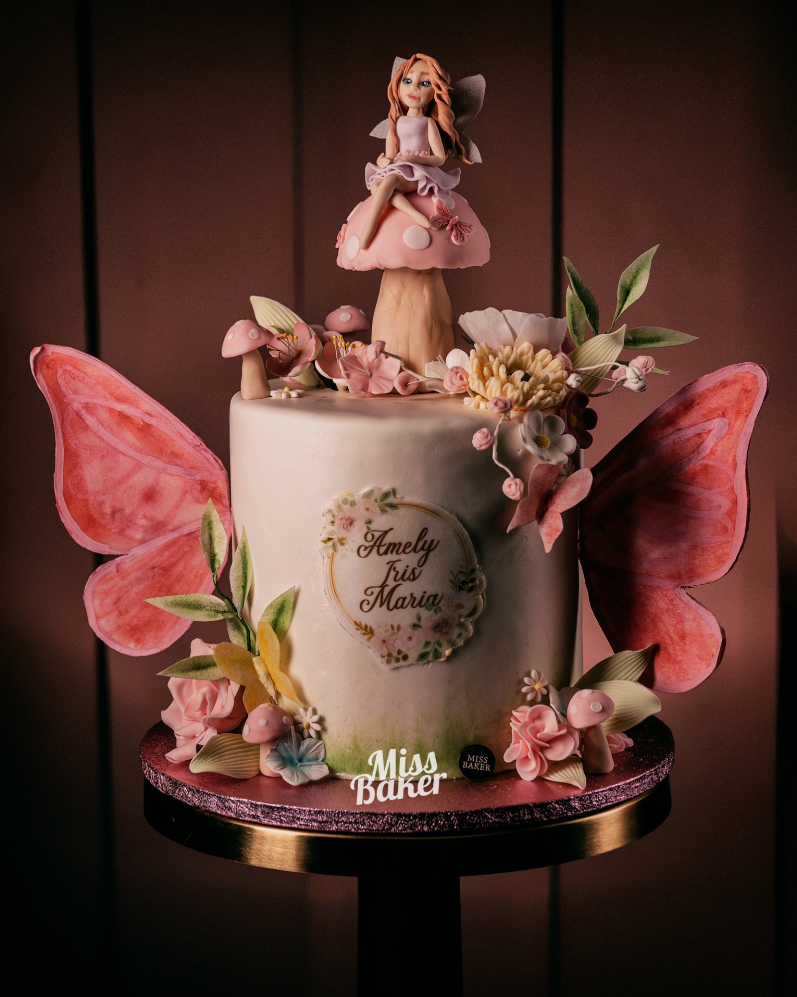 Torturi de botez — figurina zână, aripi roz translucide, ciupercă modelată — Miss Baker Constanța