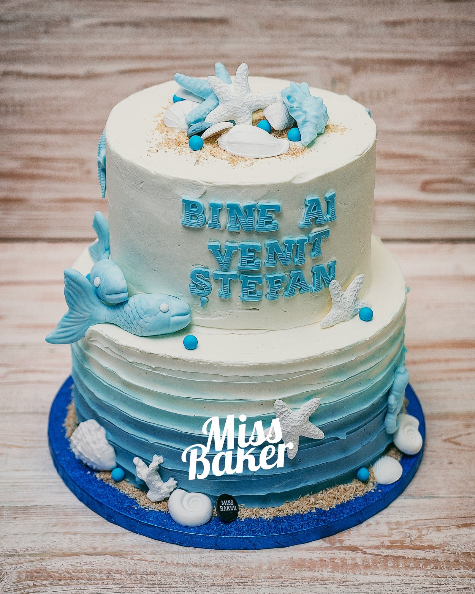 Torturi de botez — pește decorativ albastru, stea de mare albă, scoică modelată — Miss Baker Constanța