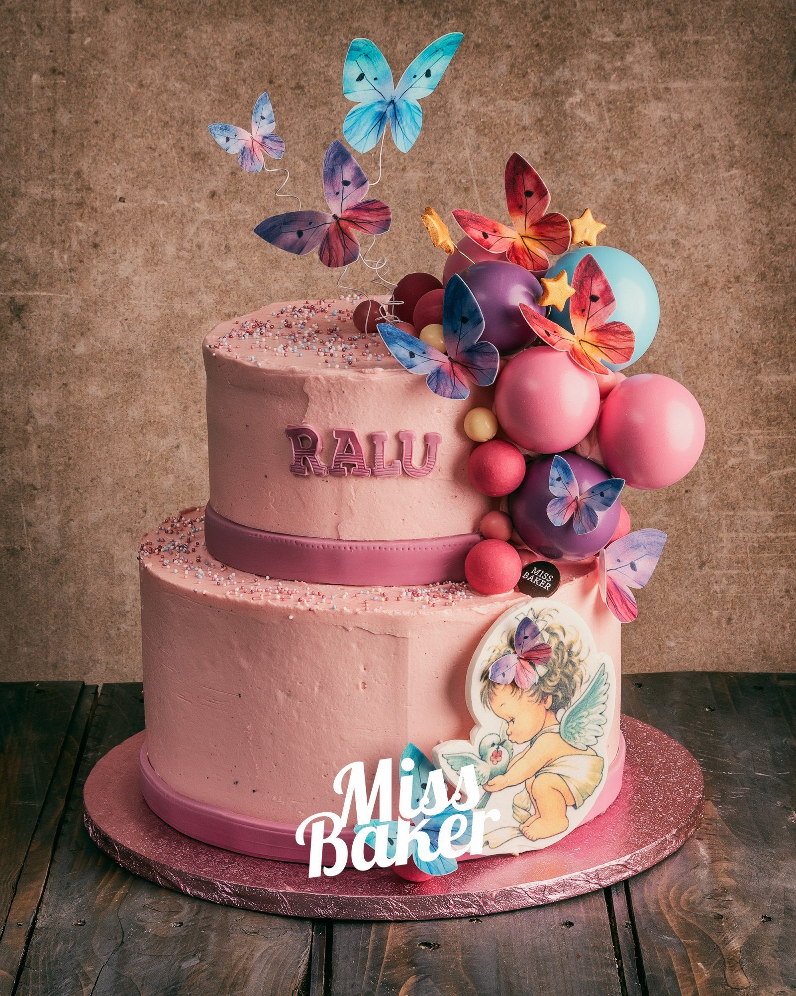 Torturi de botez — două niveluri, bază rotundă, bordură netedă — Miss Baker Constanța