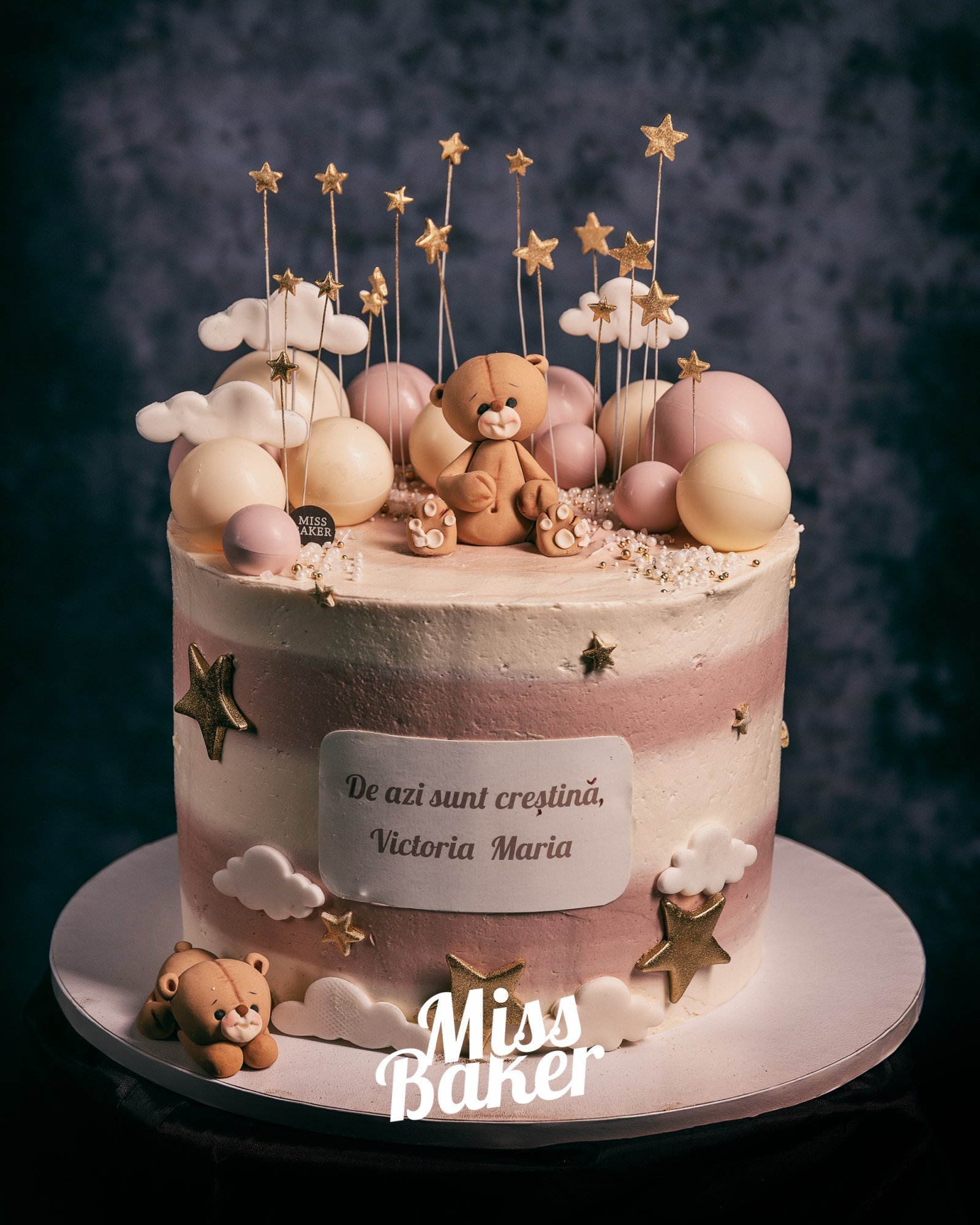 Torturi de botez — ursuleț modelat, nori pufoși, sfere pastel — Miss Baker Constanța