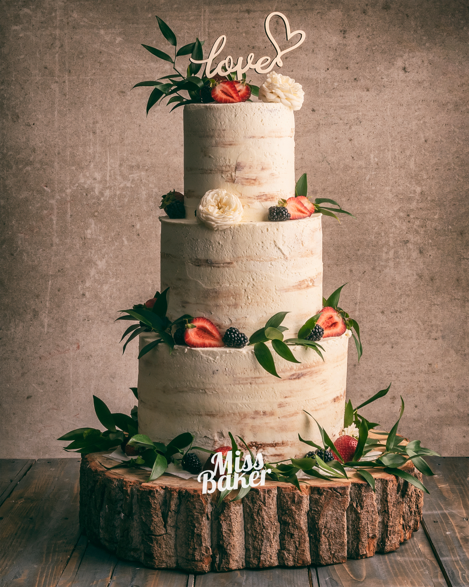Torturi de nuntă de la Miss Baker — etajat, crem, rustic