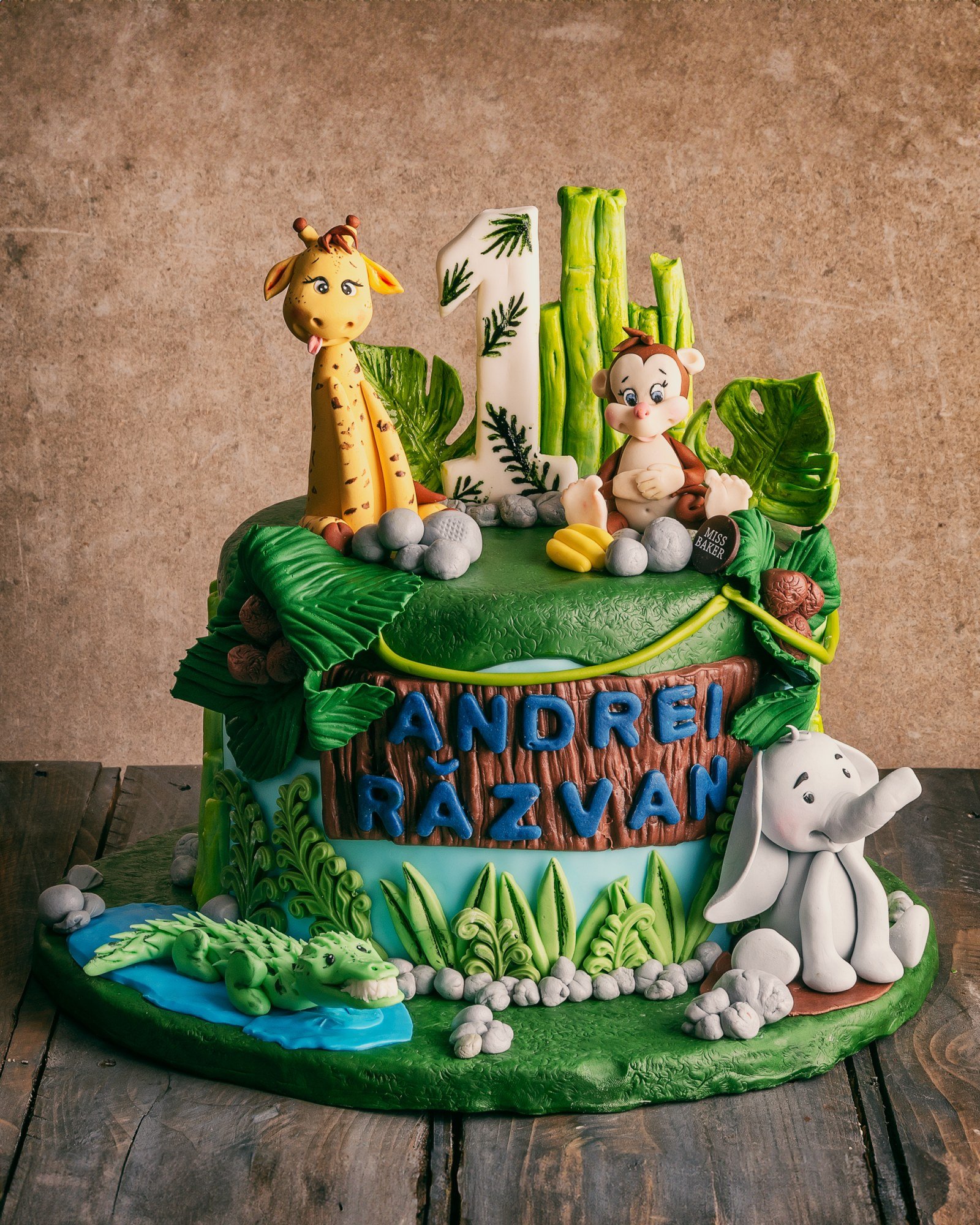 Toturi pentru copii — figurina girafă, figurina maimuță, figurina elefant — Miss Baker Constanța