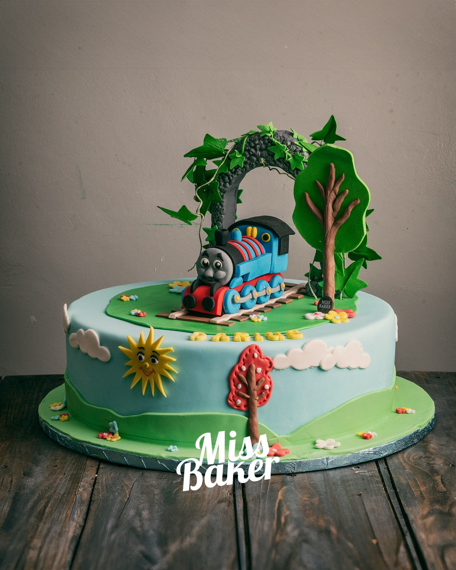 Toturi pentru copii — rotund, bază rotundă, decor aniversar — Miss Baker Constanța