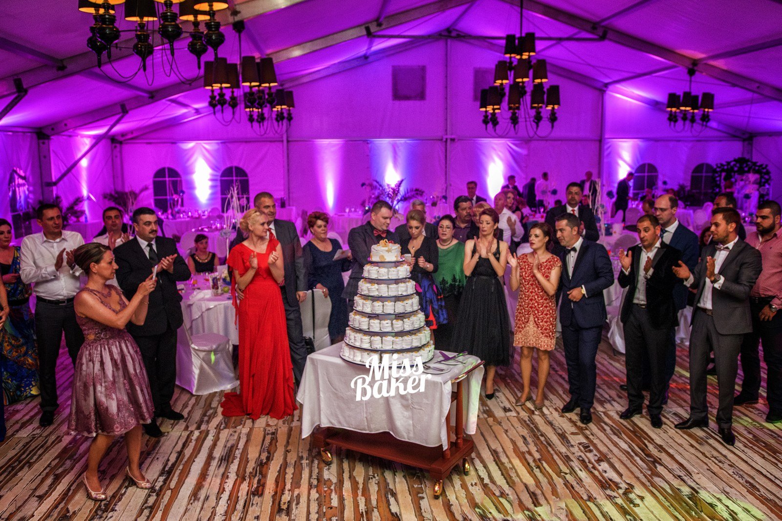 La Prezentara Tortului — tort etajat, decor nuntă, elegant — Miss Baker Constanța