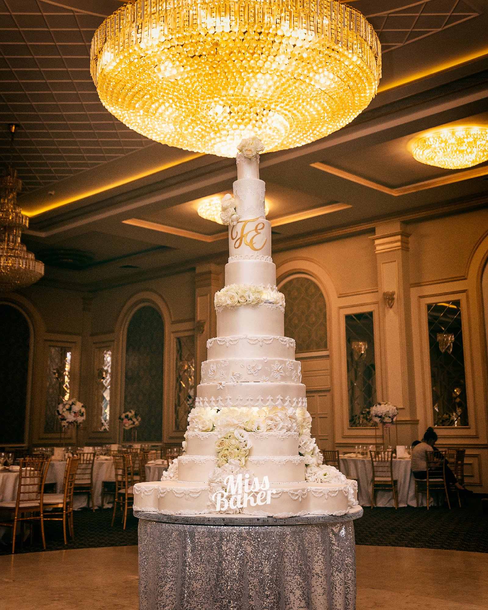 Torturi WoW — tort de nuntă, multiple straturi, dantelă de zahăr — Miss Baker Constanța