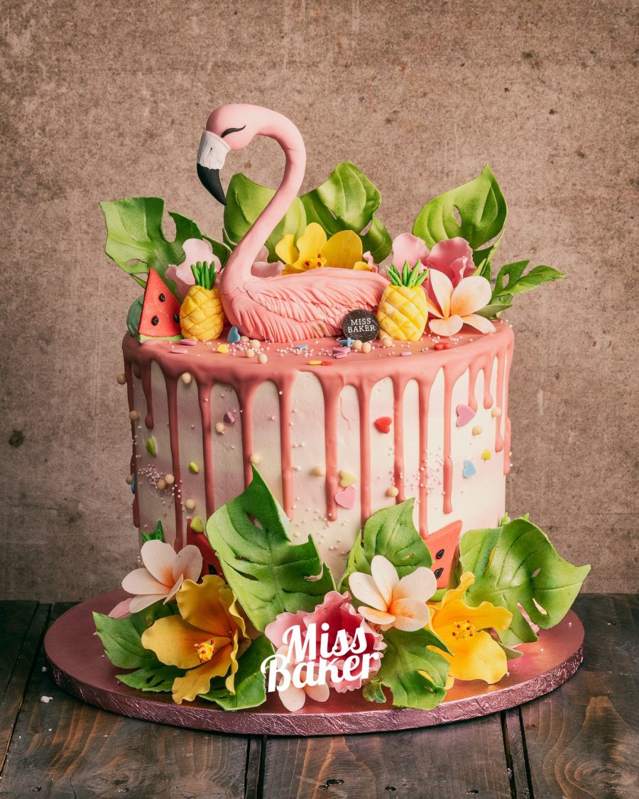 flamingo roz modelat, mini-ananas decorativ, felii pepene roșu — Miss Baker Constanța