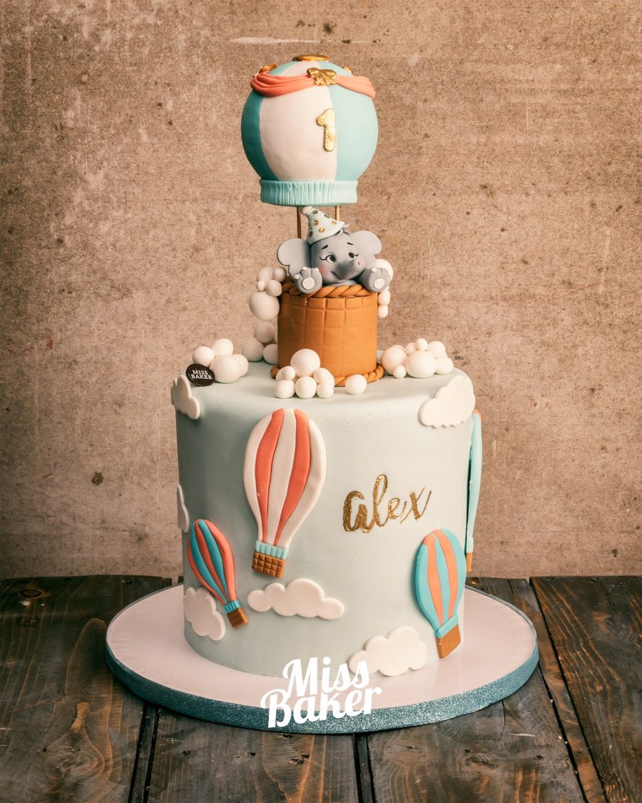 două niveluri, rotund, personalizat — Miss Baker Constanța