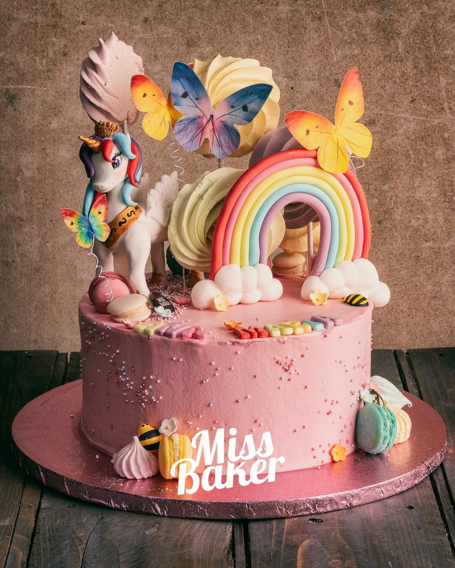 unicorn figurativ, curcubeu tridimensional, fluturi colorate — Miss Baker Constanța