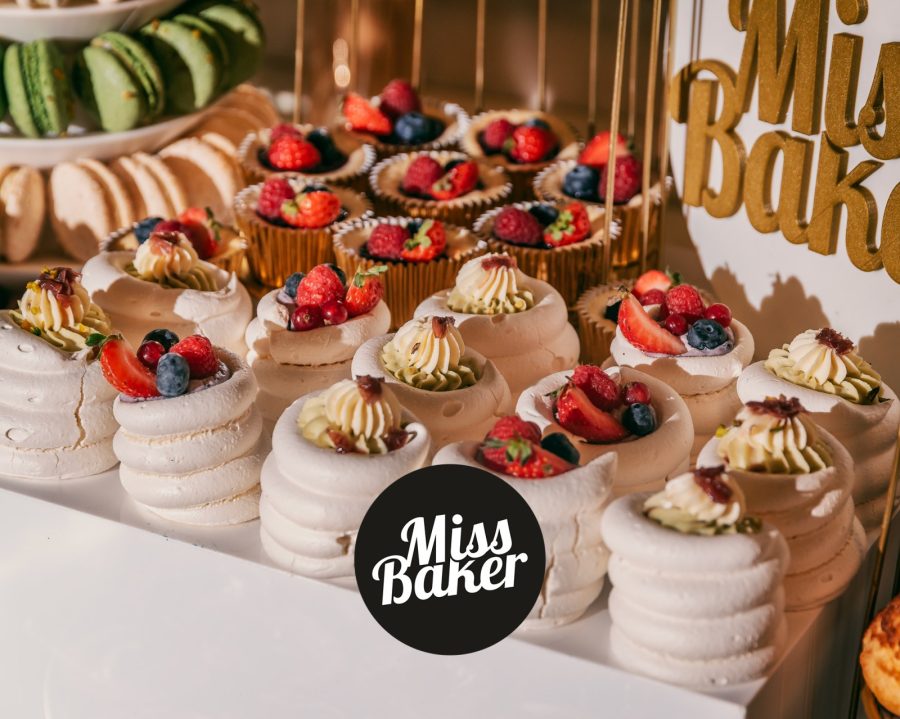candy bar, detaliu stratificat, strat suprapus — Miss Baker Constanța