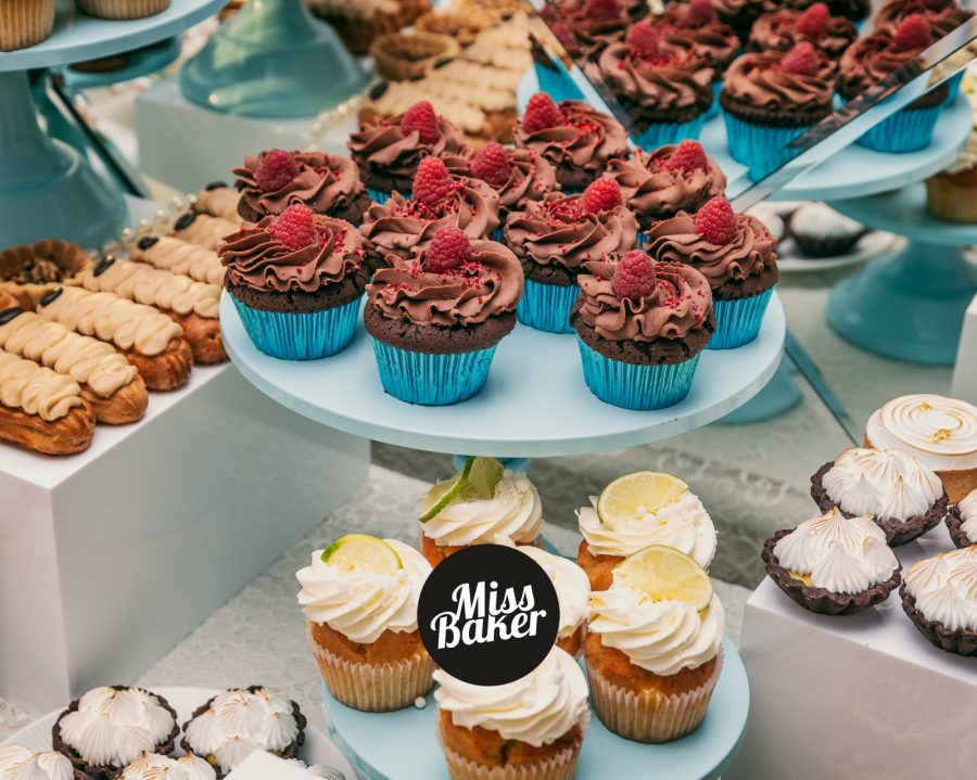 cupcake, aranjament superior, aranjament vertical — Miss Baker Constanța