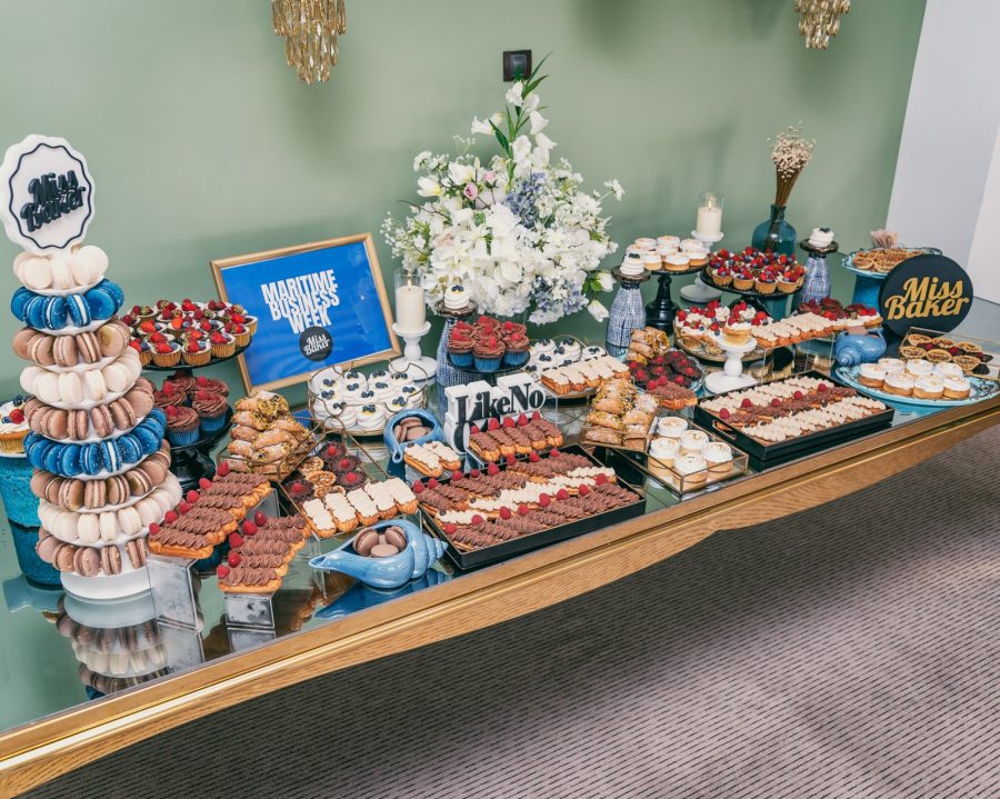 candy bar, aranjament floral superior, flori albe — Miss Baker Constanța
