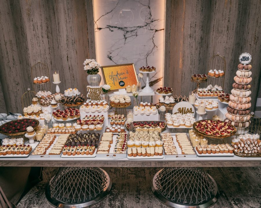 candy bar, decor nuntă, aranjament simetric — Miss Baker Constanța